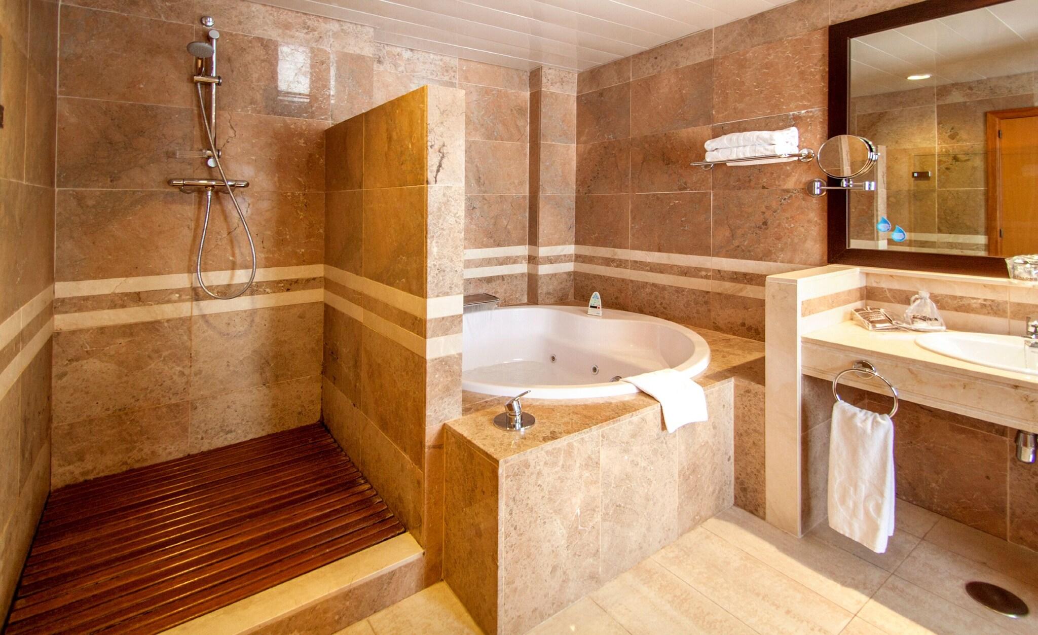 Junior Suite Queen Size Bed