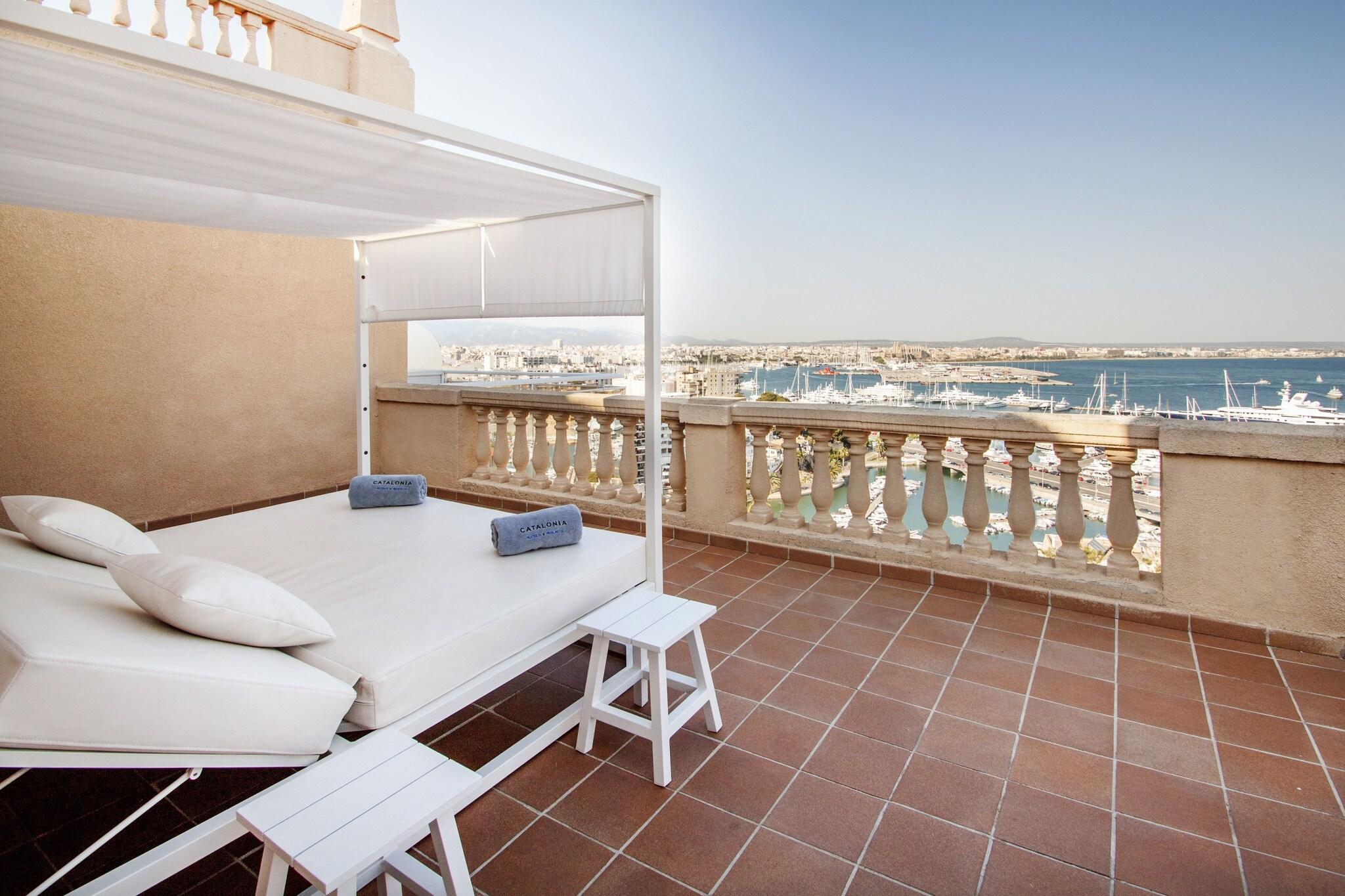 Junior Suite Queen Size Bed