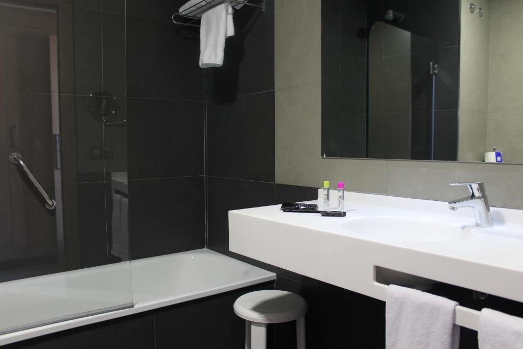 Double or Twin Side Sea View