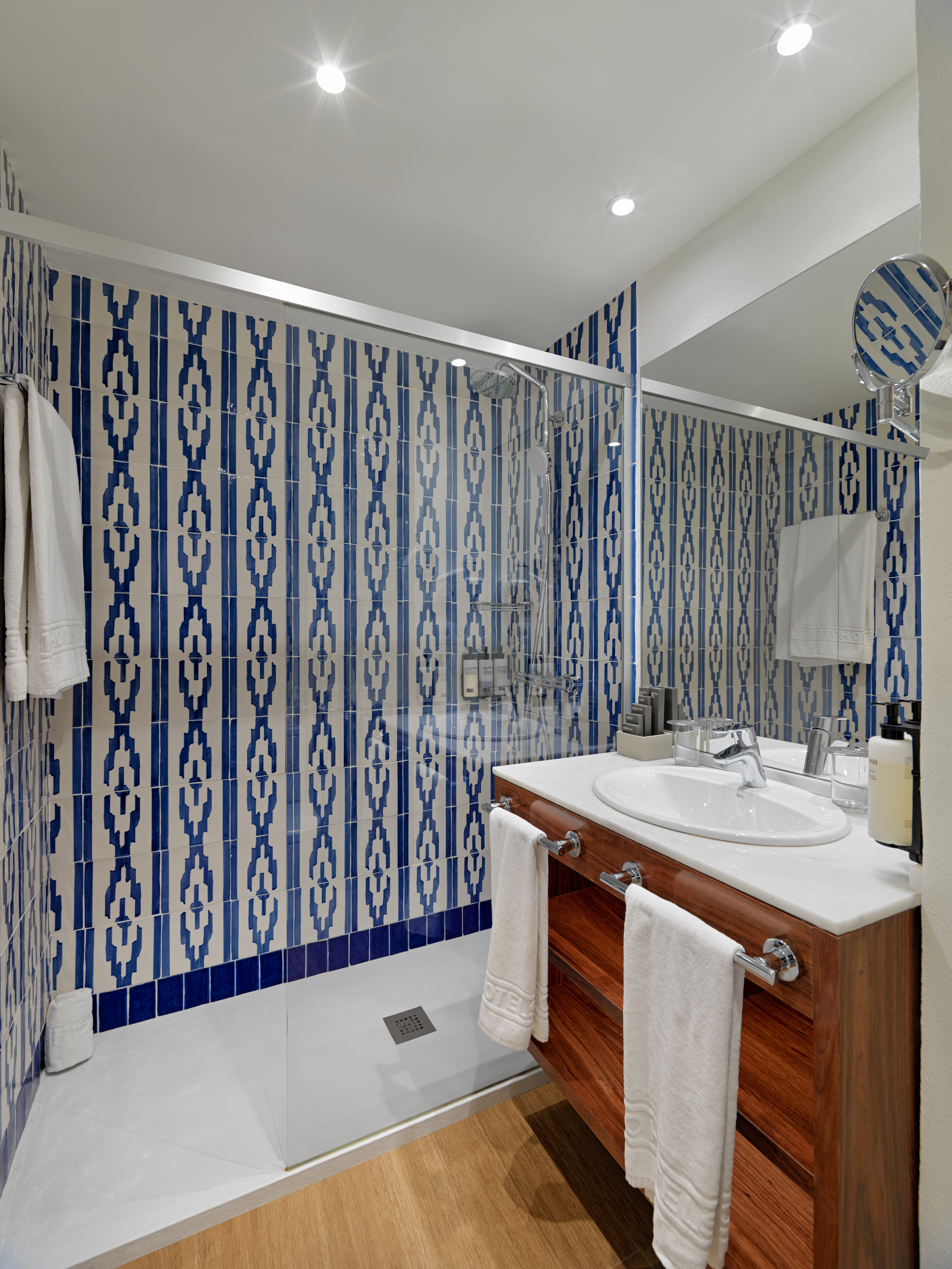 Double Single Pool View