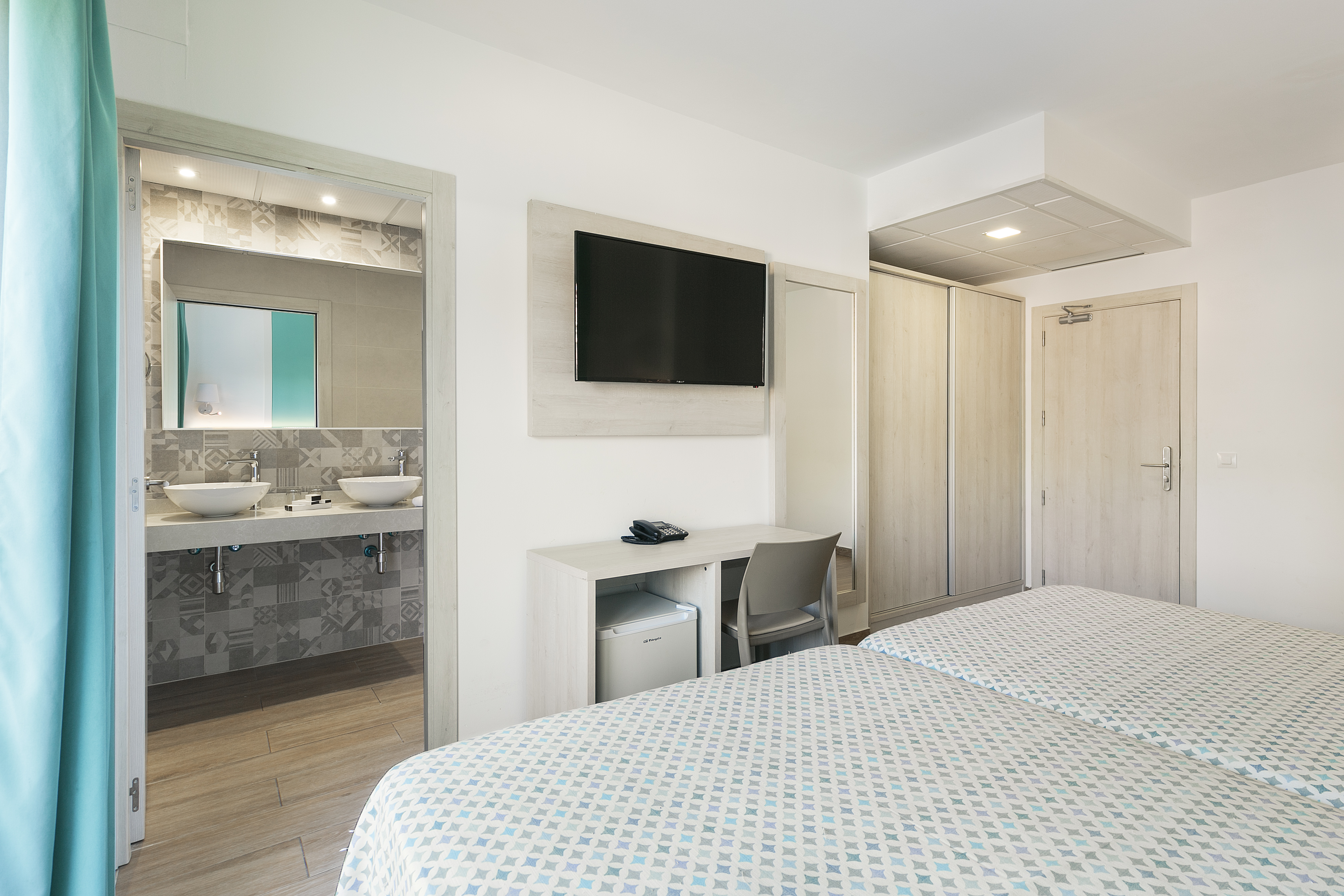 Double or Twin Capacity 4