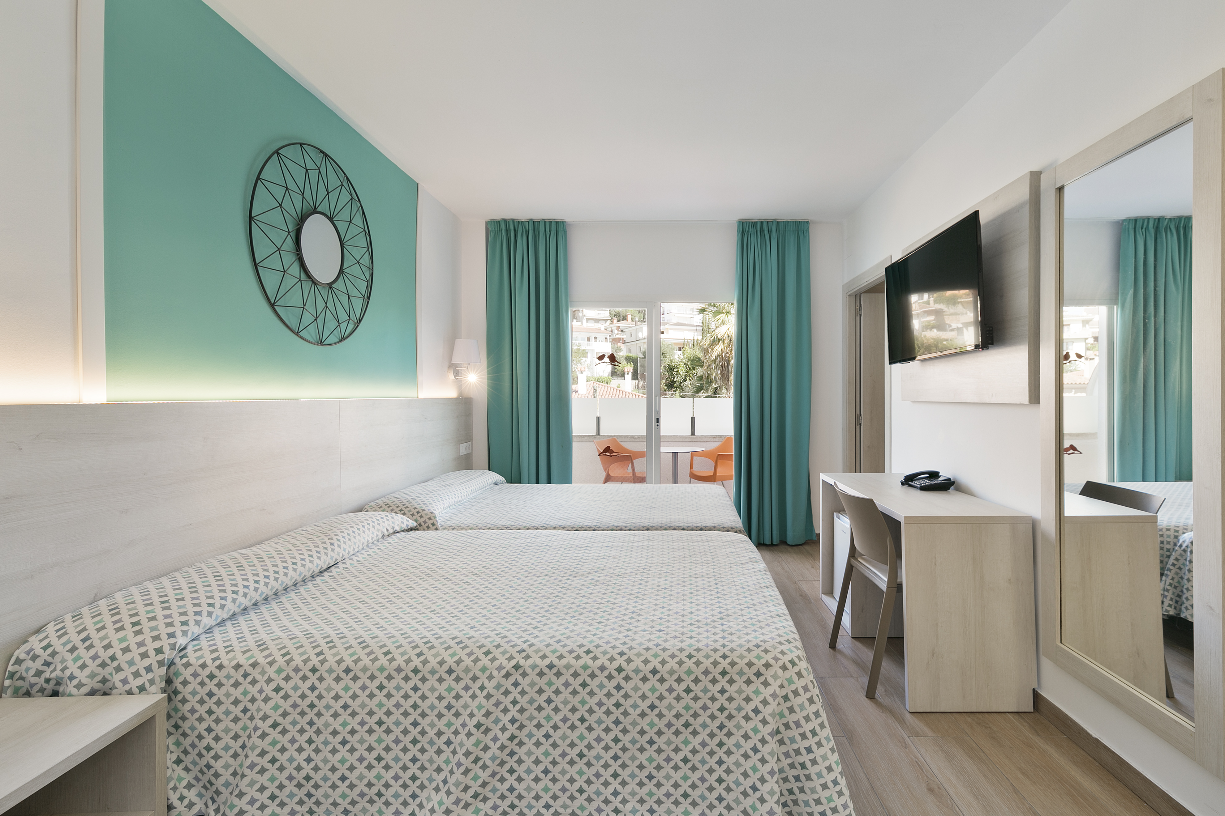 Double or Twin Capacity 4