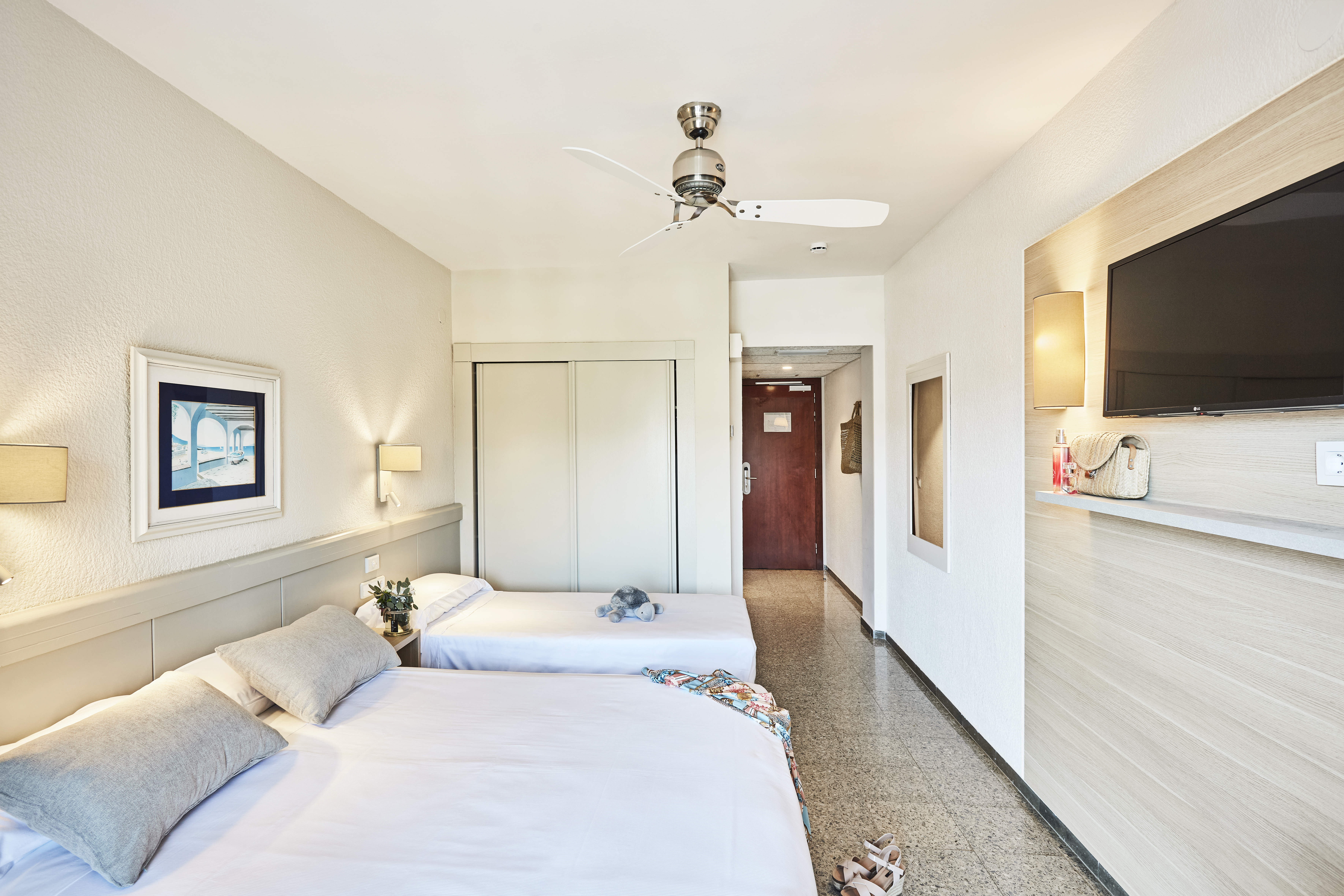 Double or Twin Capacity 4