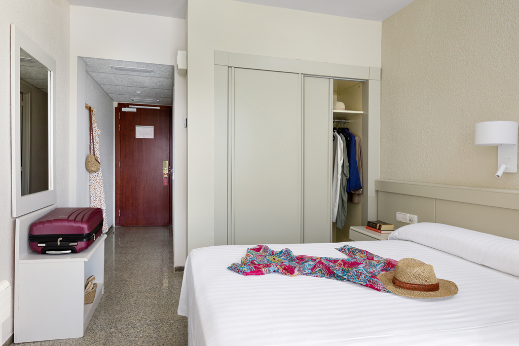 Double or Twin Capacity 4