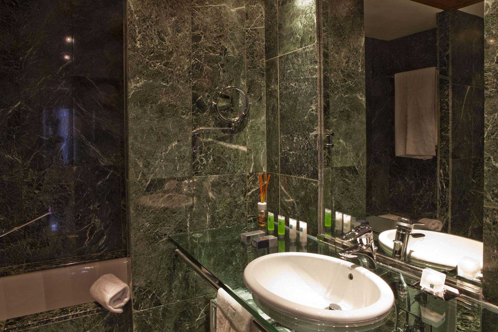 Double Queen Size Bed