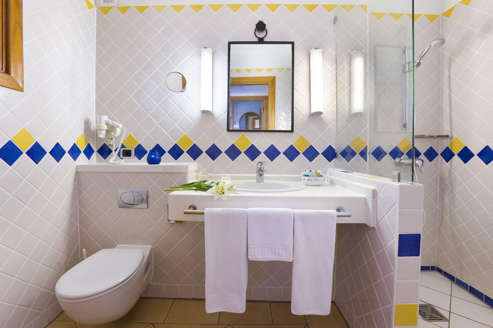 Twin Deluxe with Views