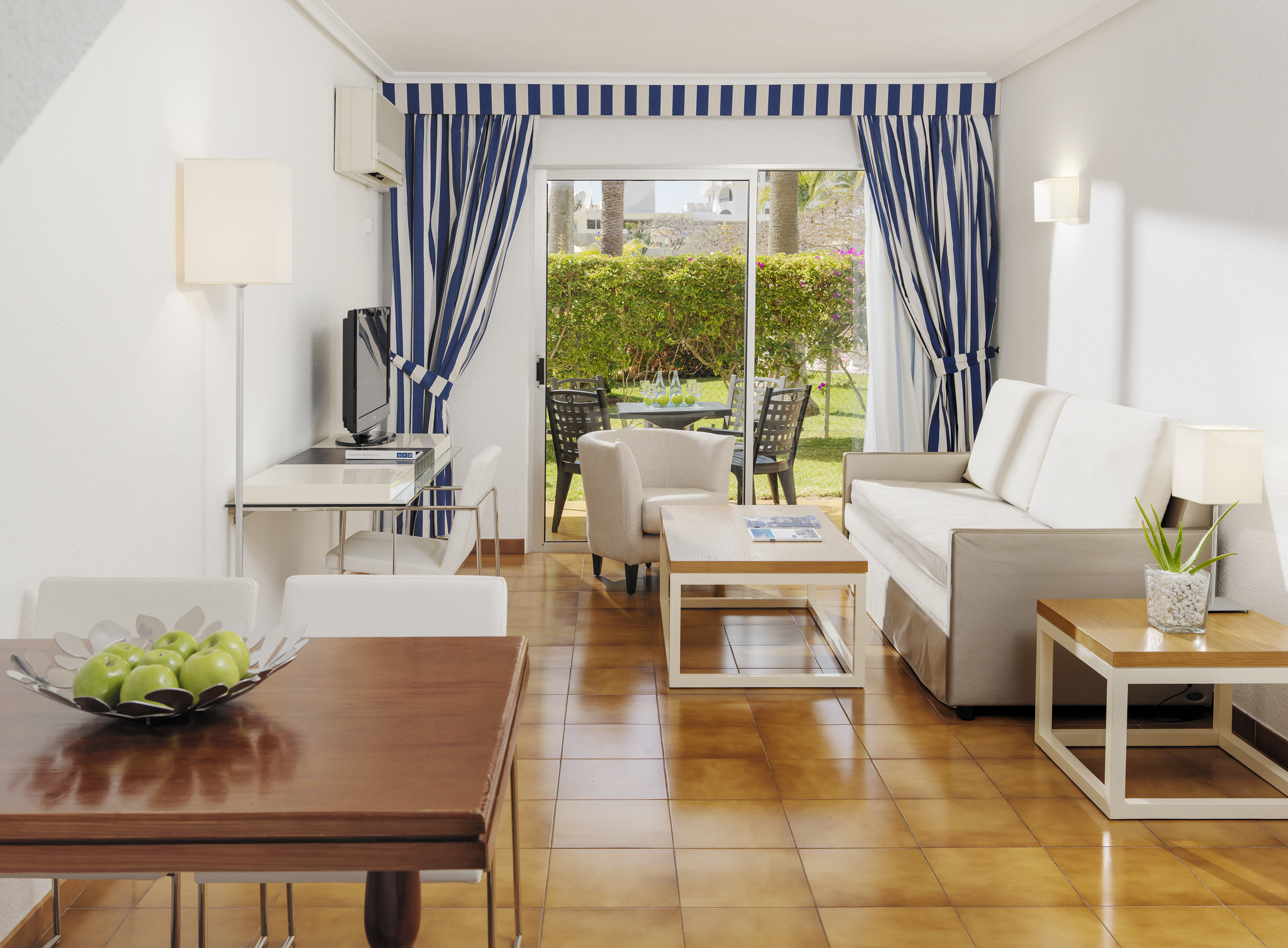 Family Room Capacity 4