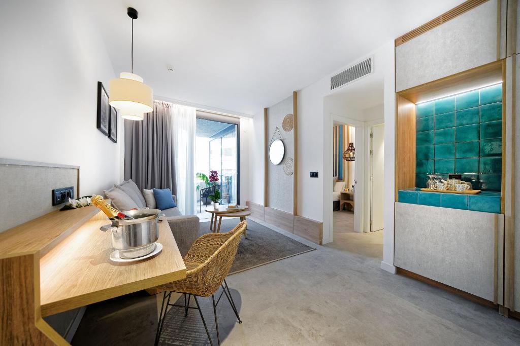 Family Room Pool View