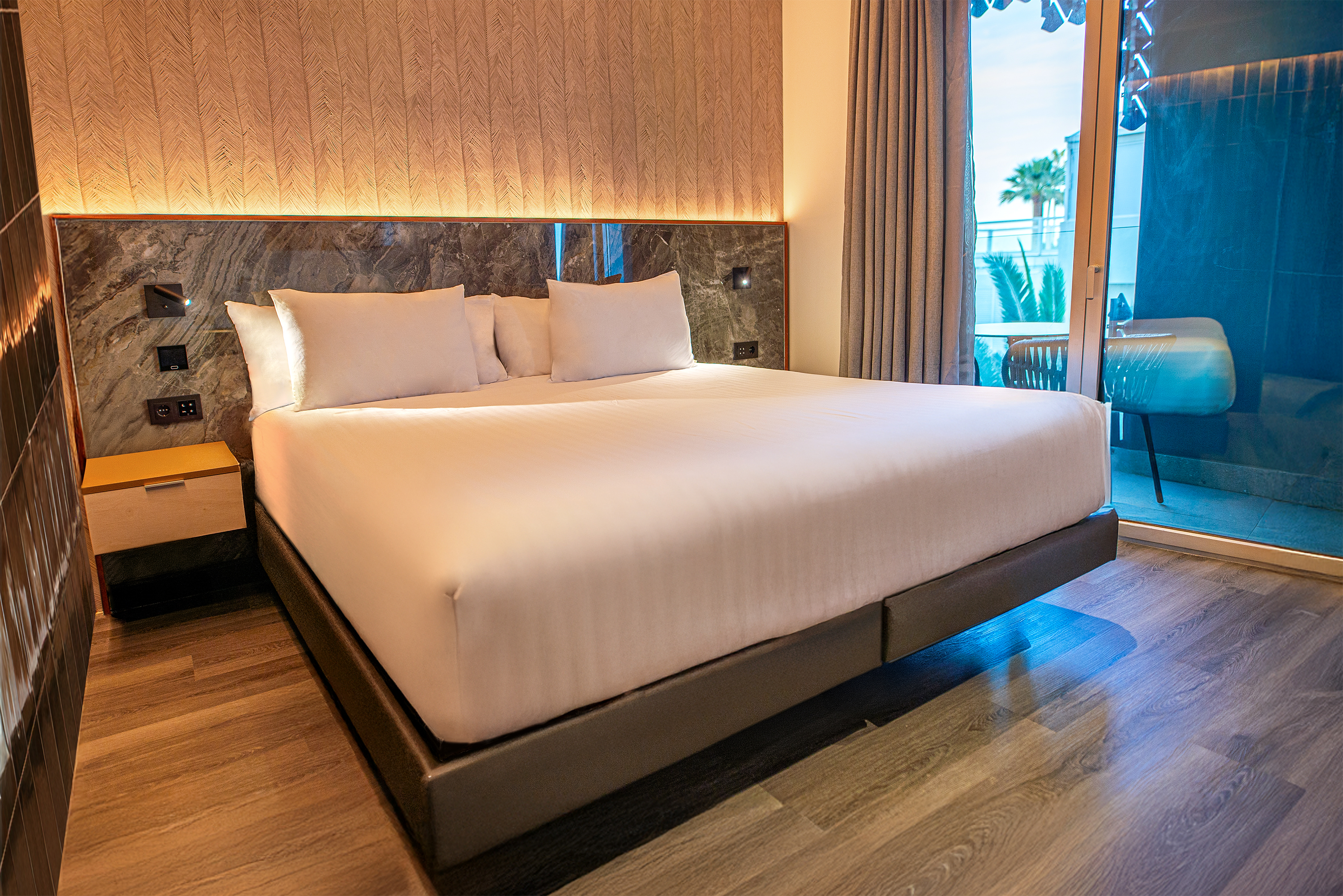 Double or Twin Deluxe Side Sea View