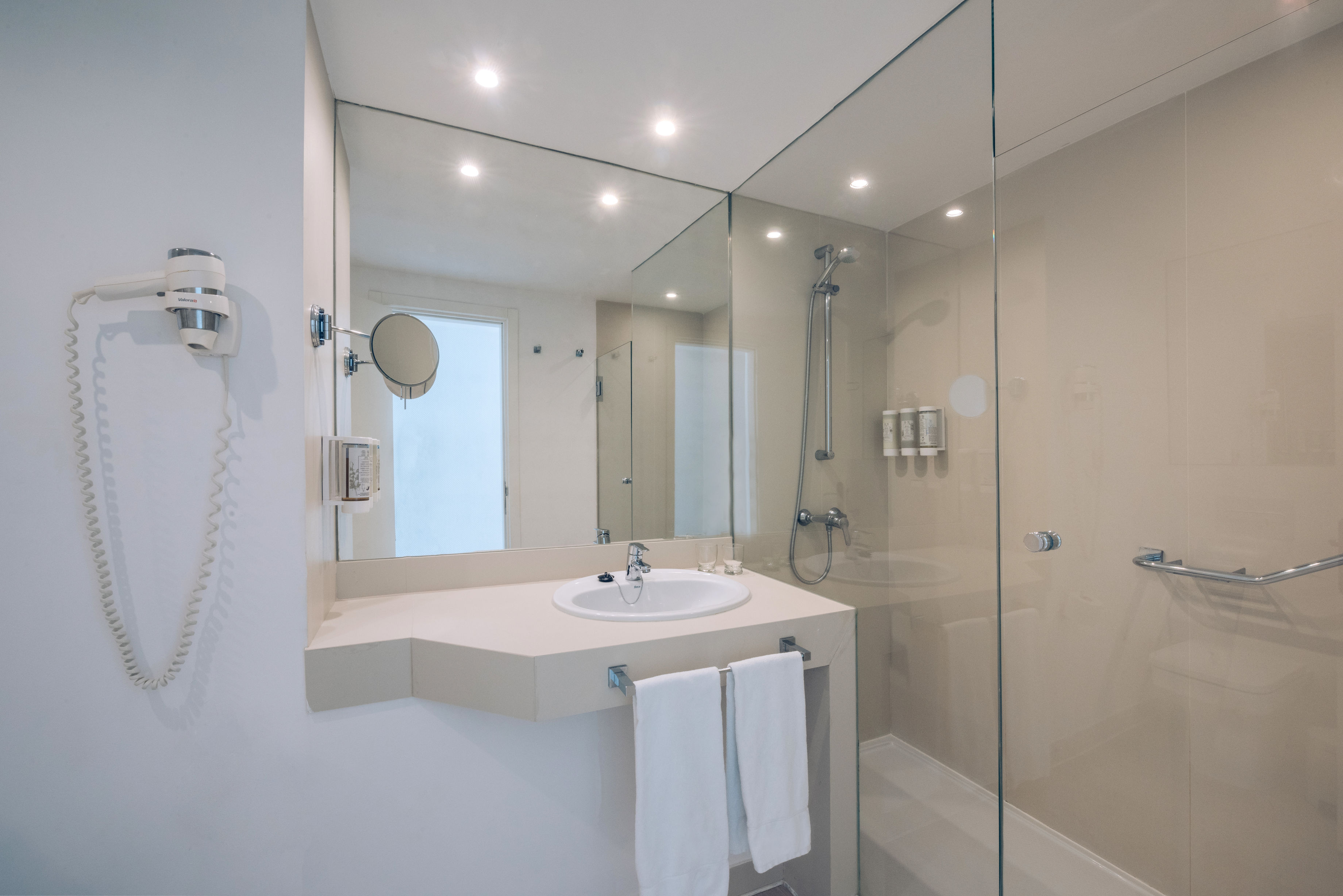 Double Connecting Room