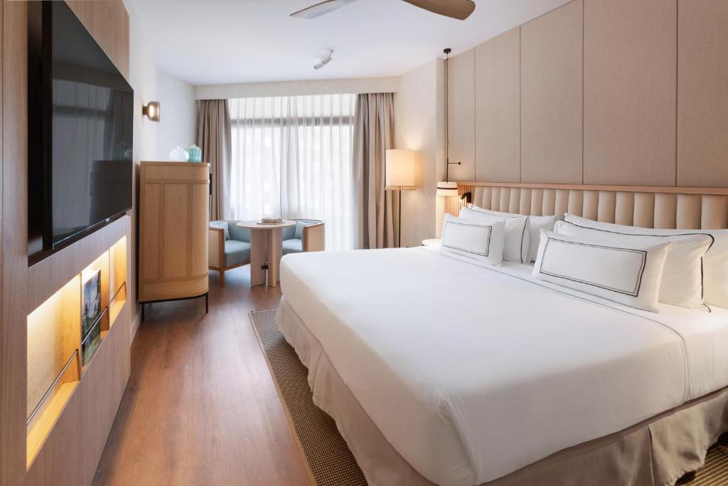 Double or Twin Deluxe