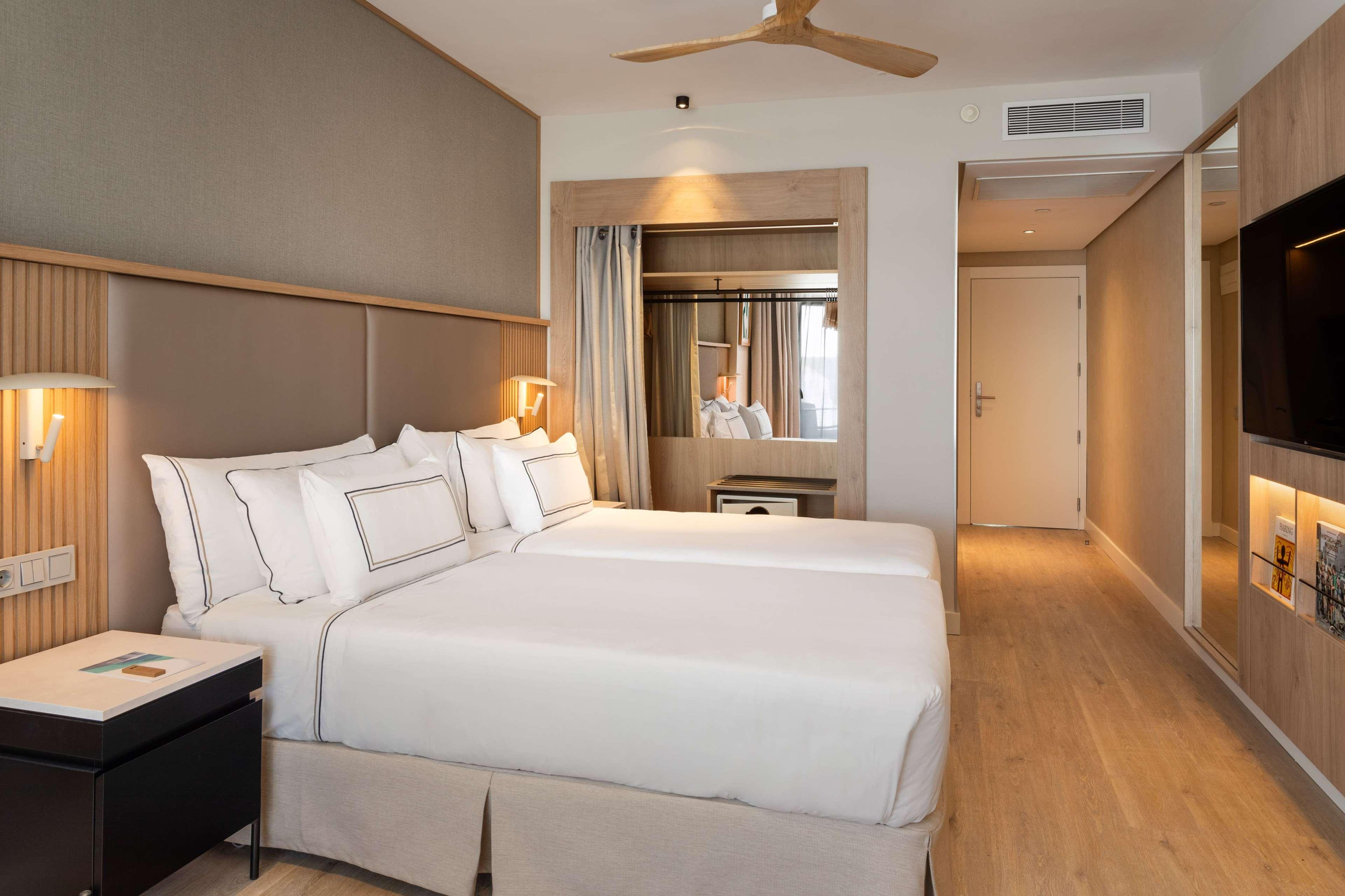 Double or Twin Deluxe