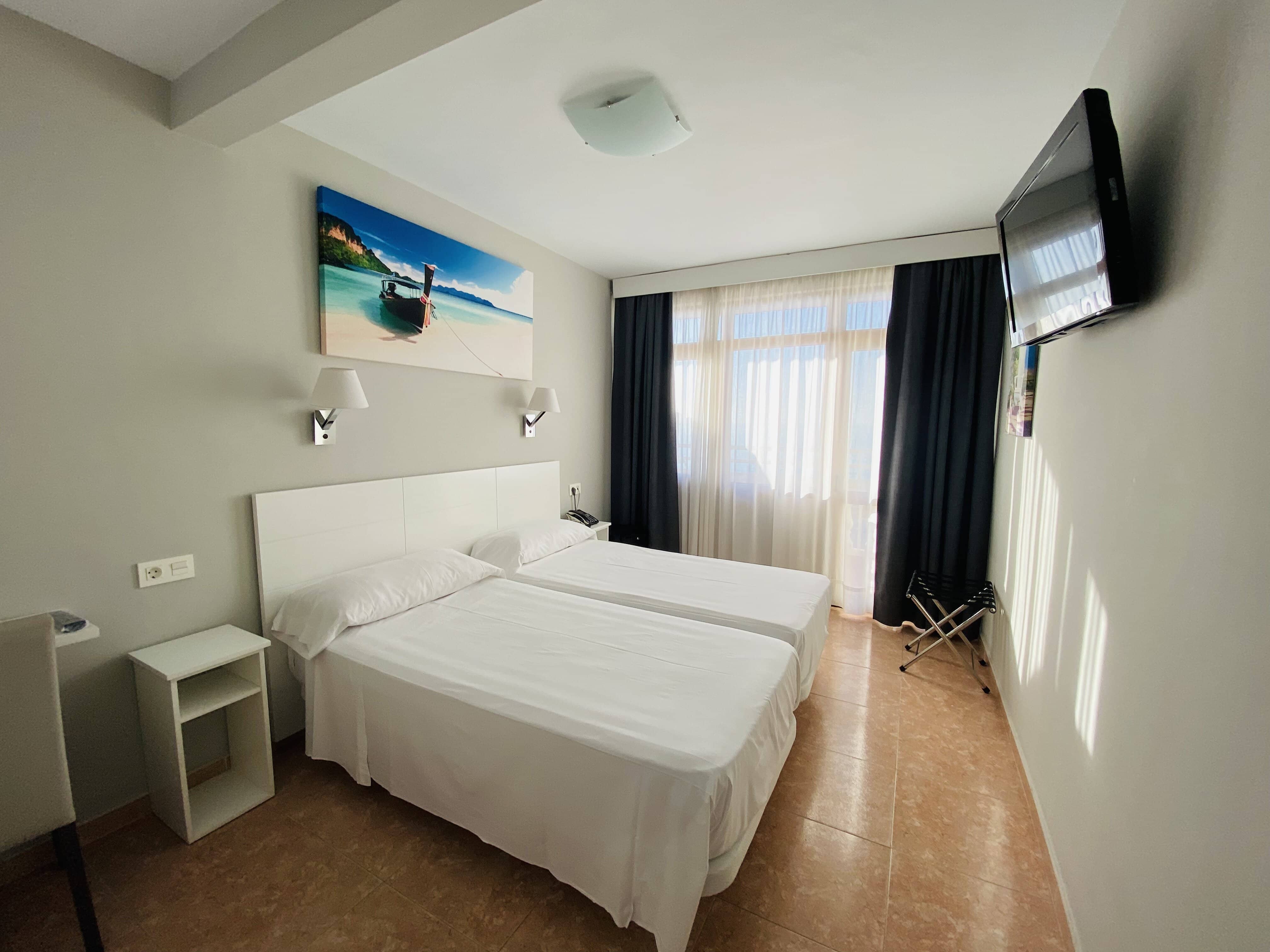 Twin Partial Sea View