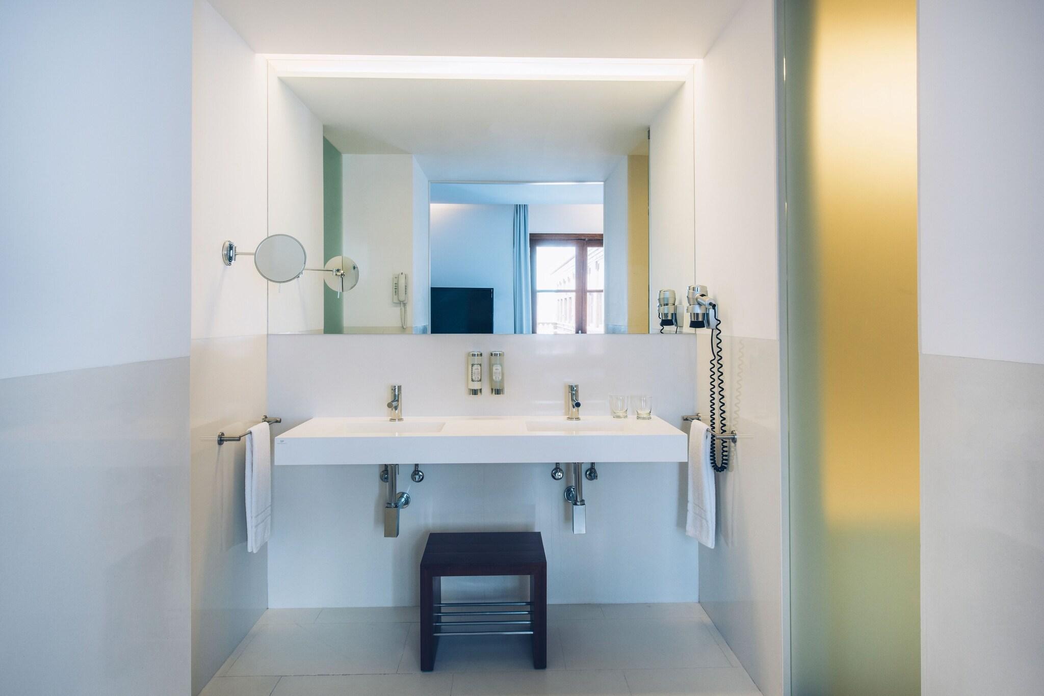 Suite Queen Size Bed