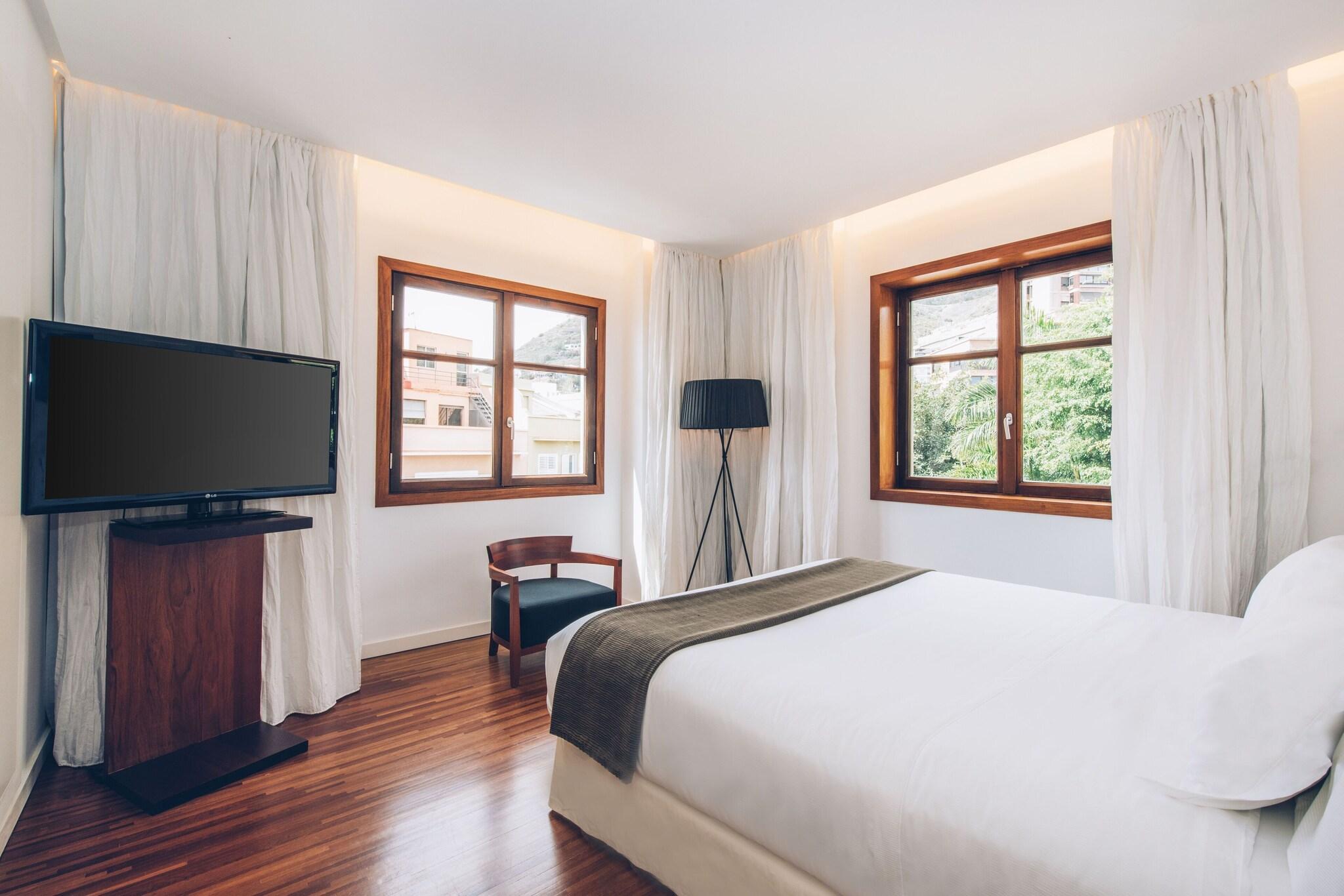 Suite Queen Size Bed