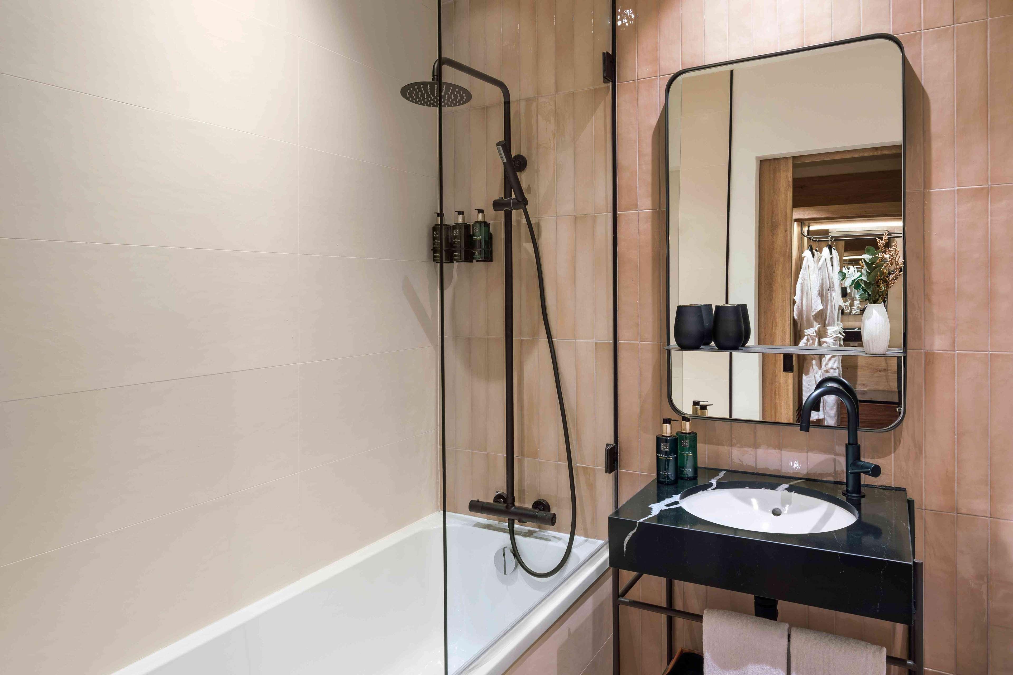 Room Connecting Room