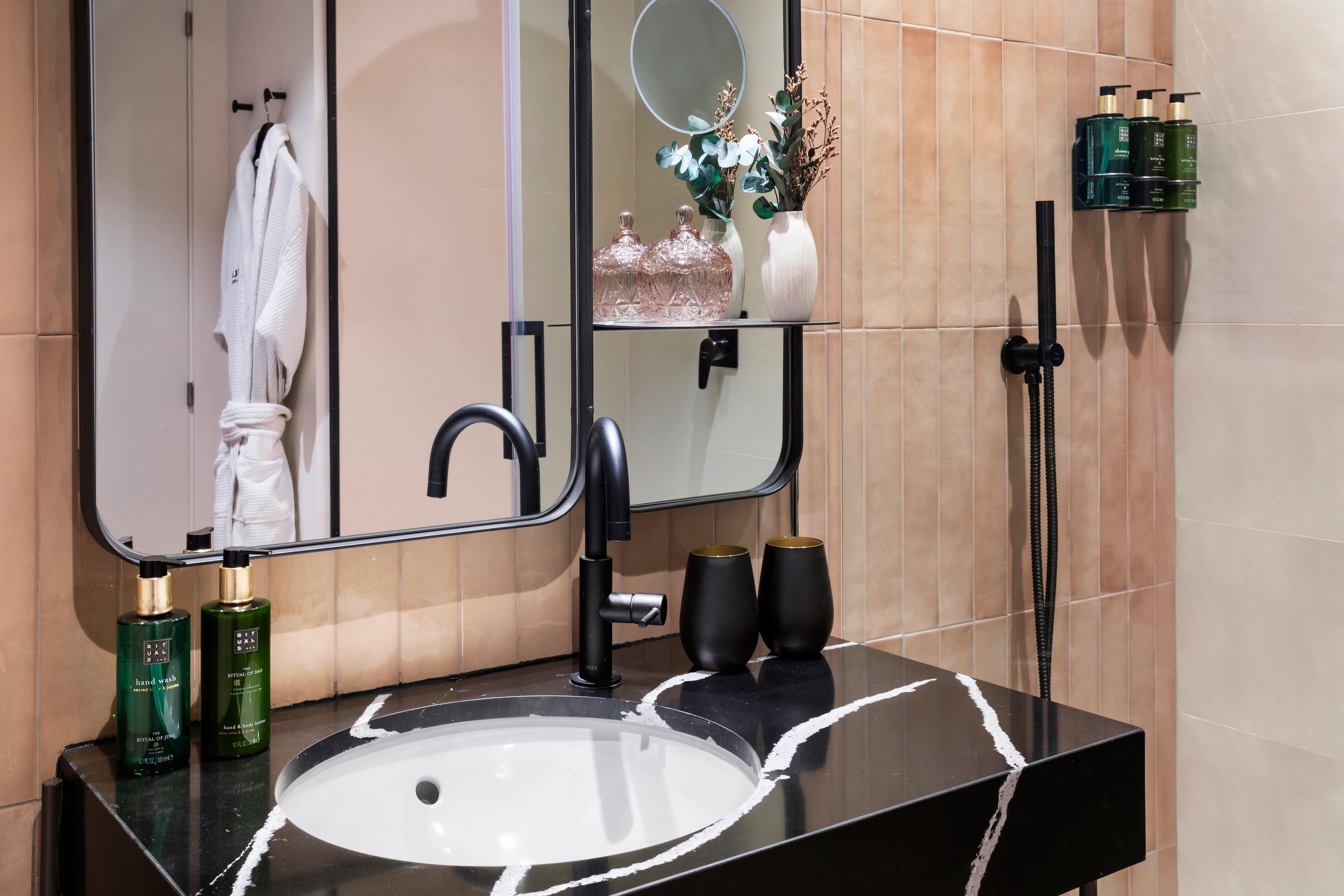 Room Connecting Room