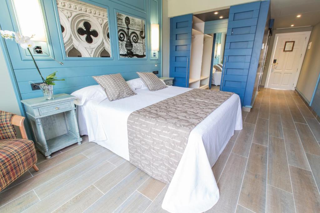 Double or Twin Standard