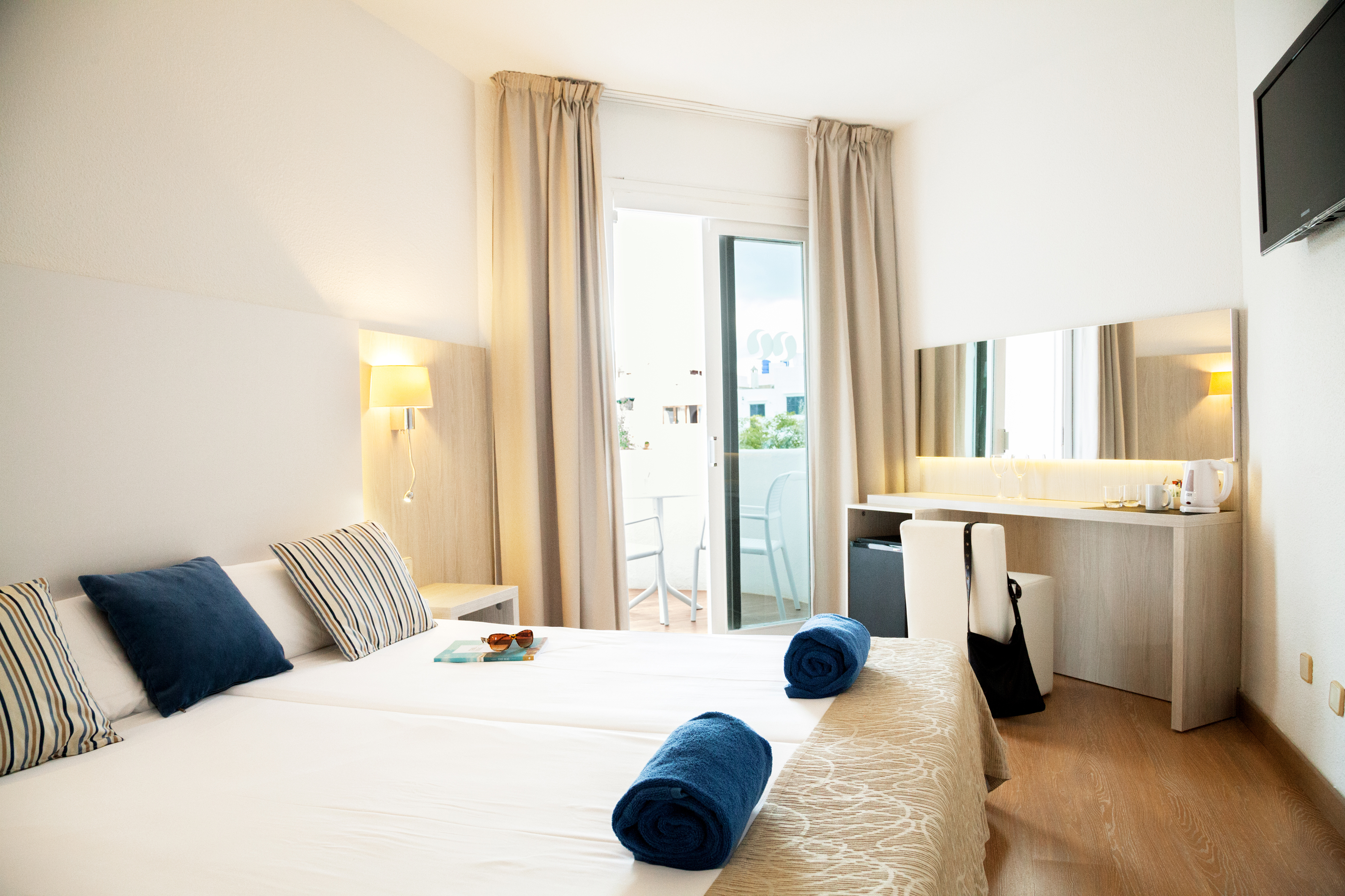 Double Single Pool View