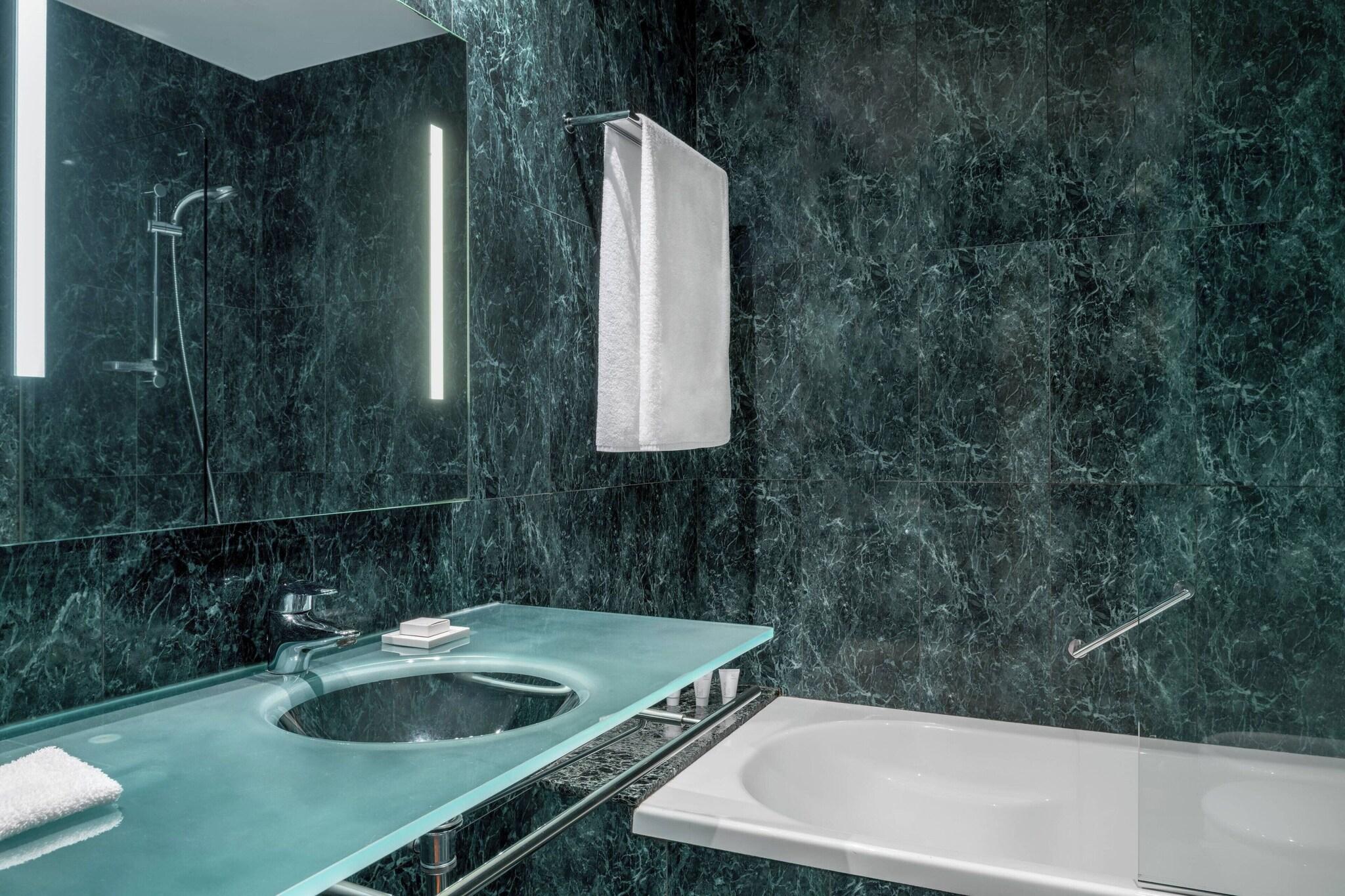 Double Queen Size Bed