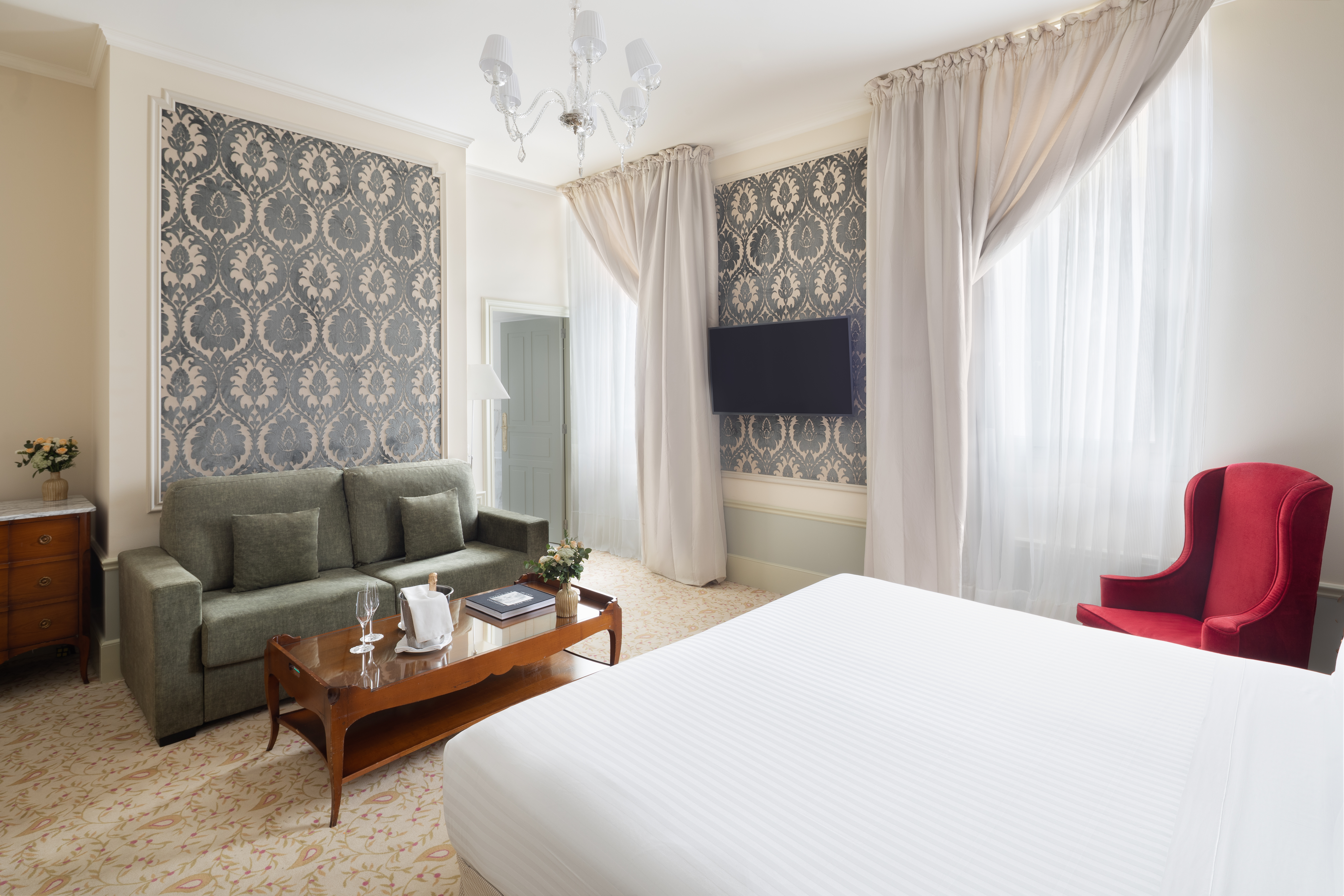 Family Room Capacity 7