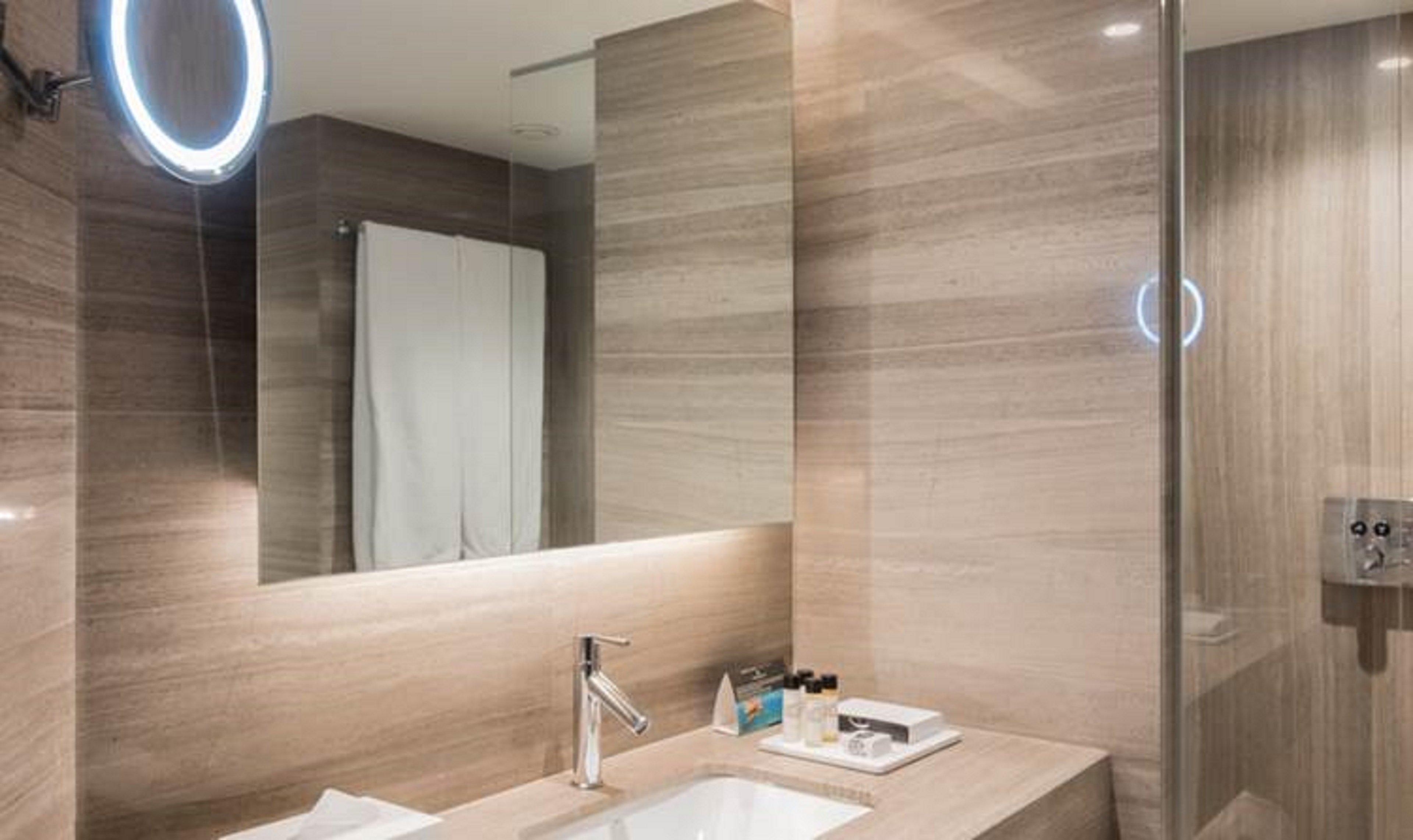 Quadruple Premium Queen Bed