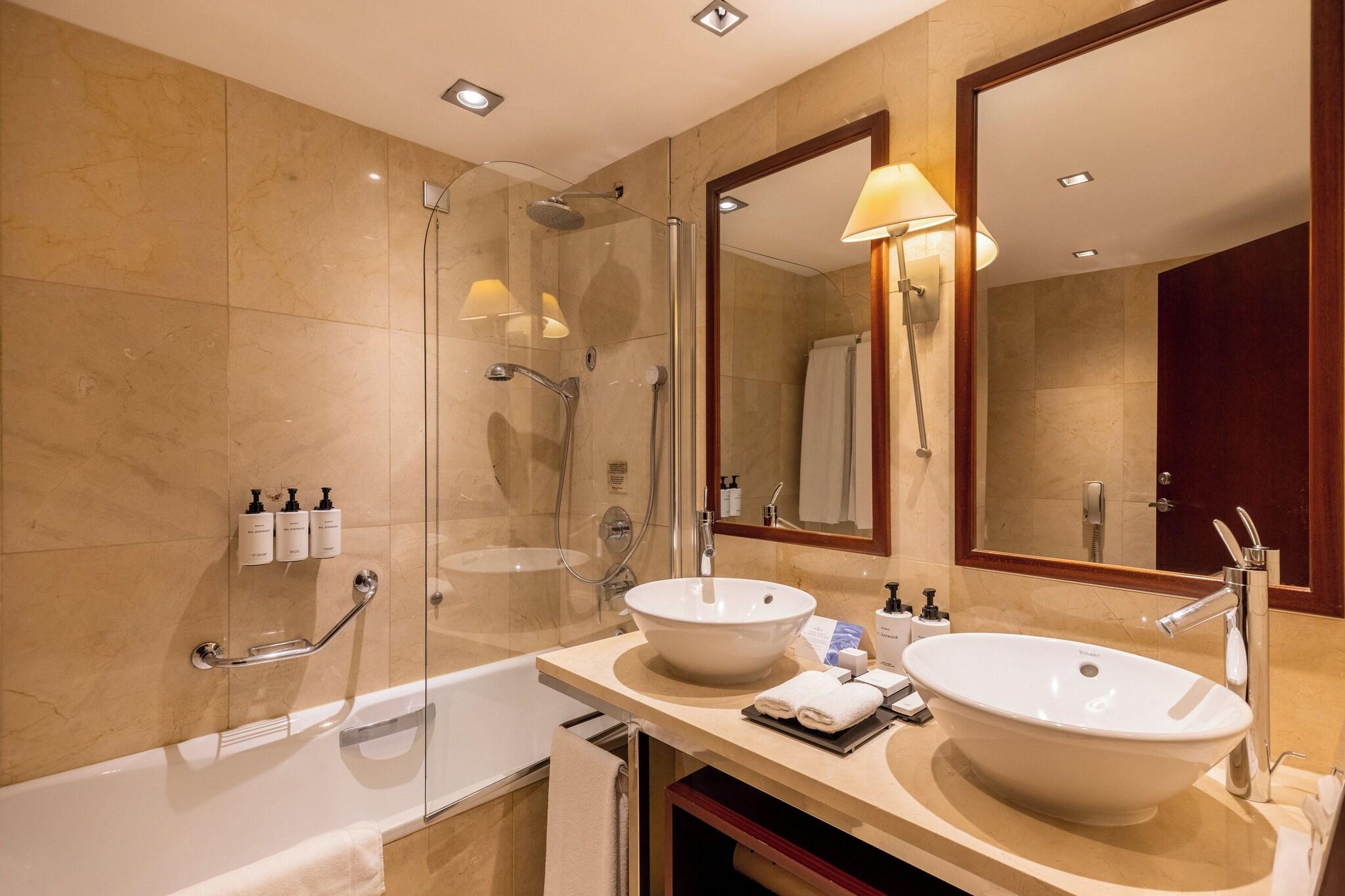 Suite Queen Size Bed