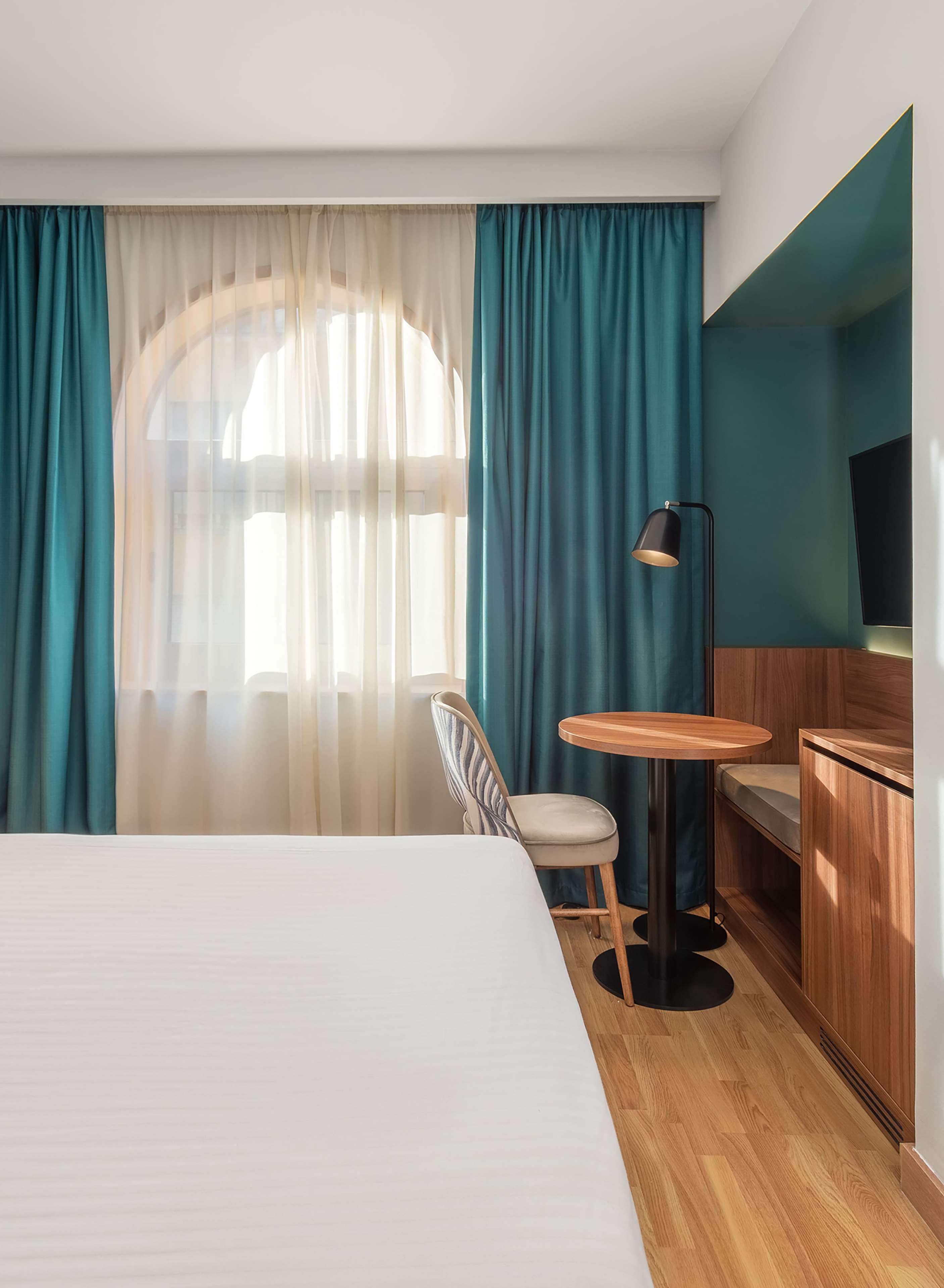 Double Queen Size Bed