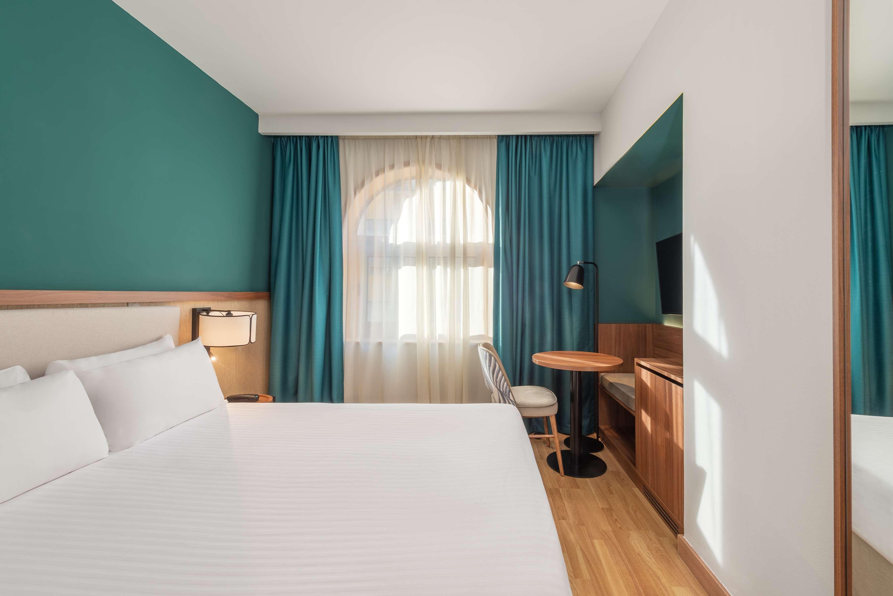 Double Queen Size Bed