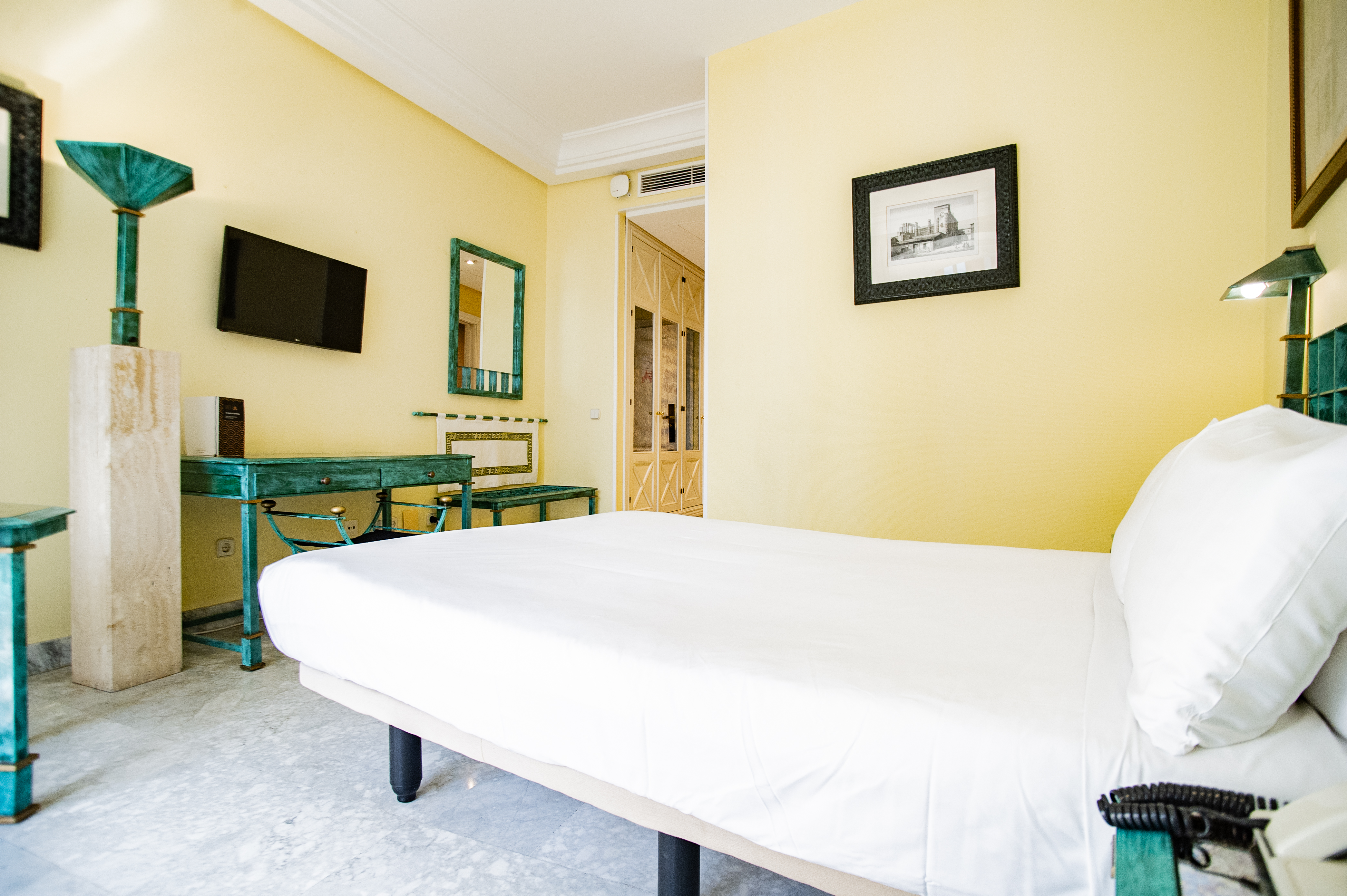 Double Queen Size Bed