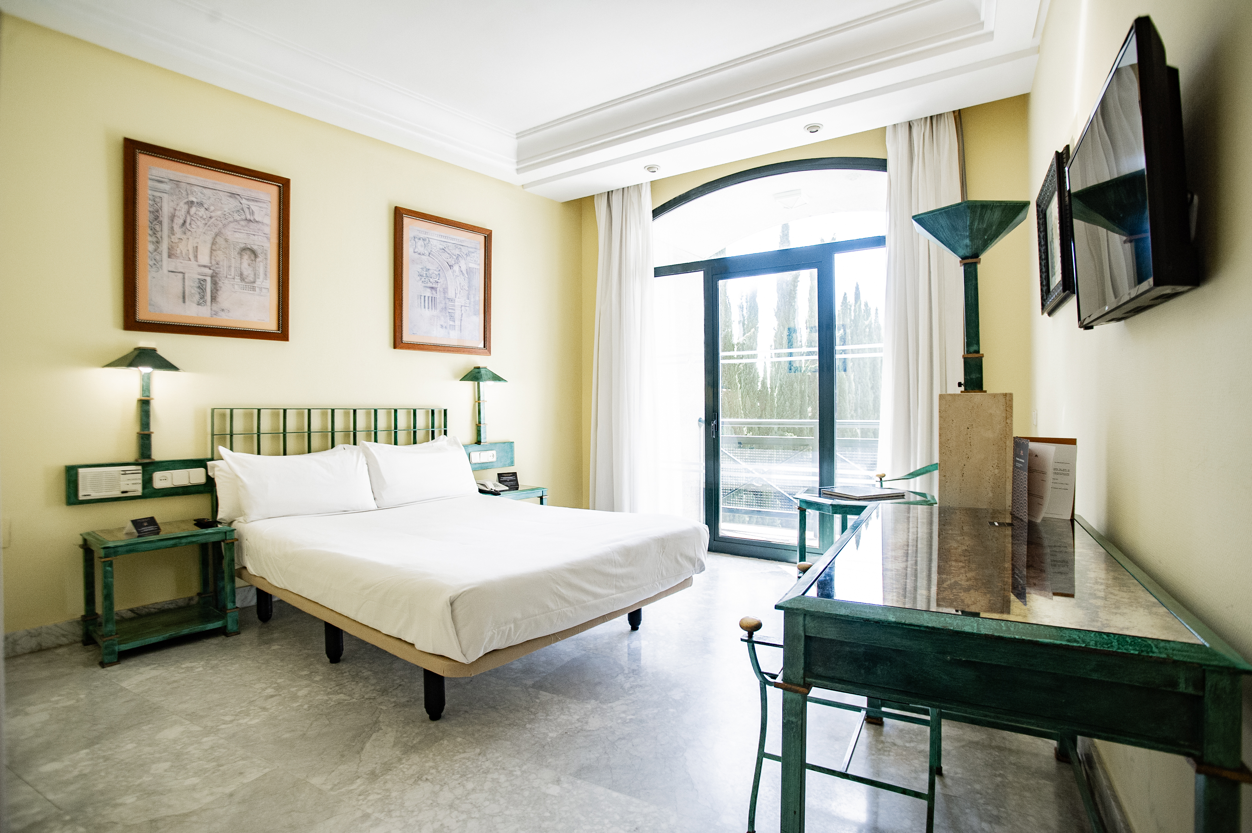 Double Queen Size Bed