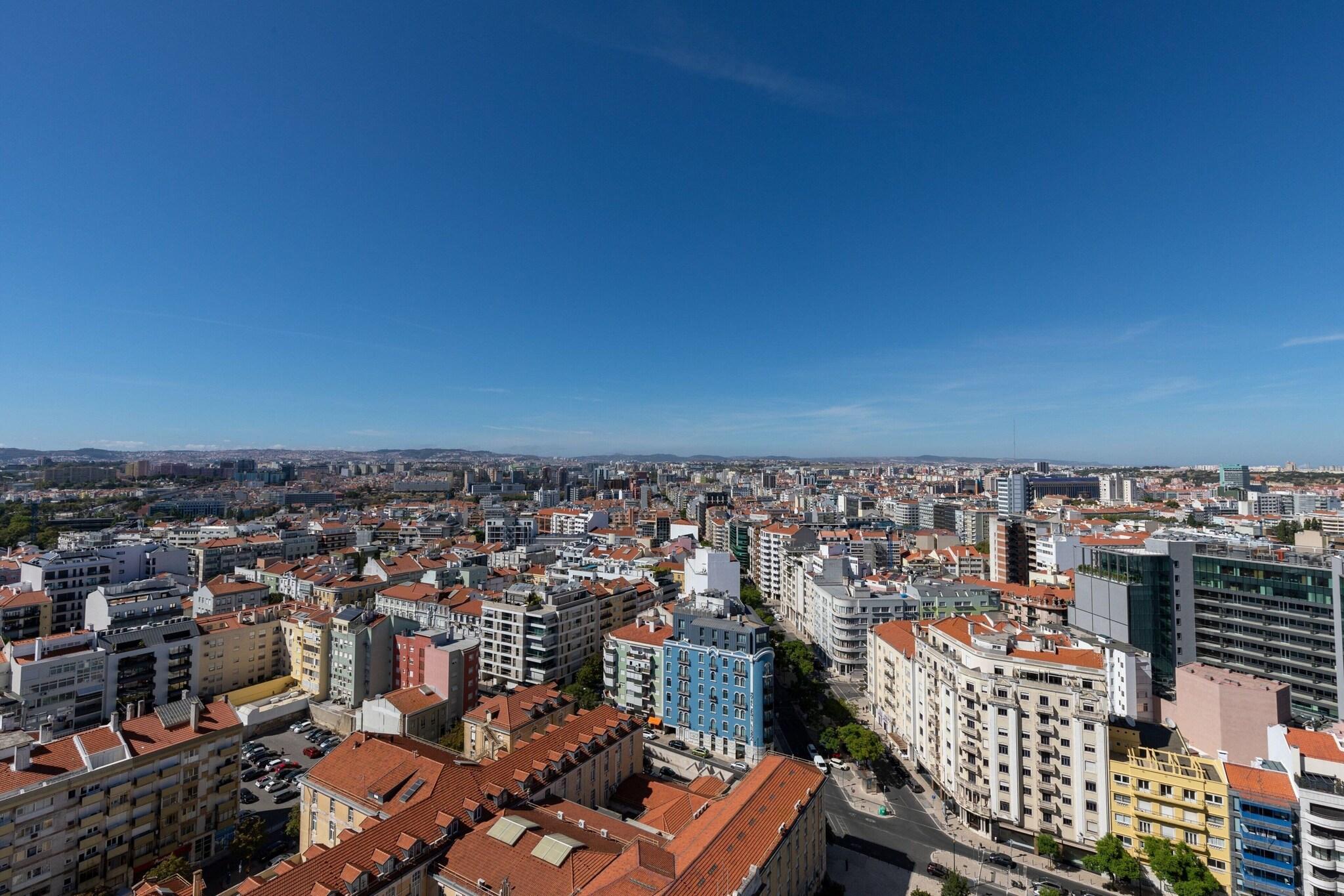 Double Club Queen Bed