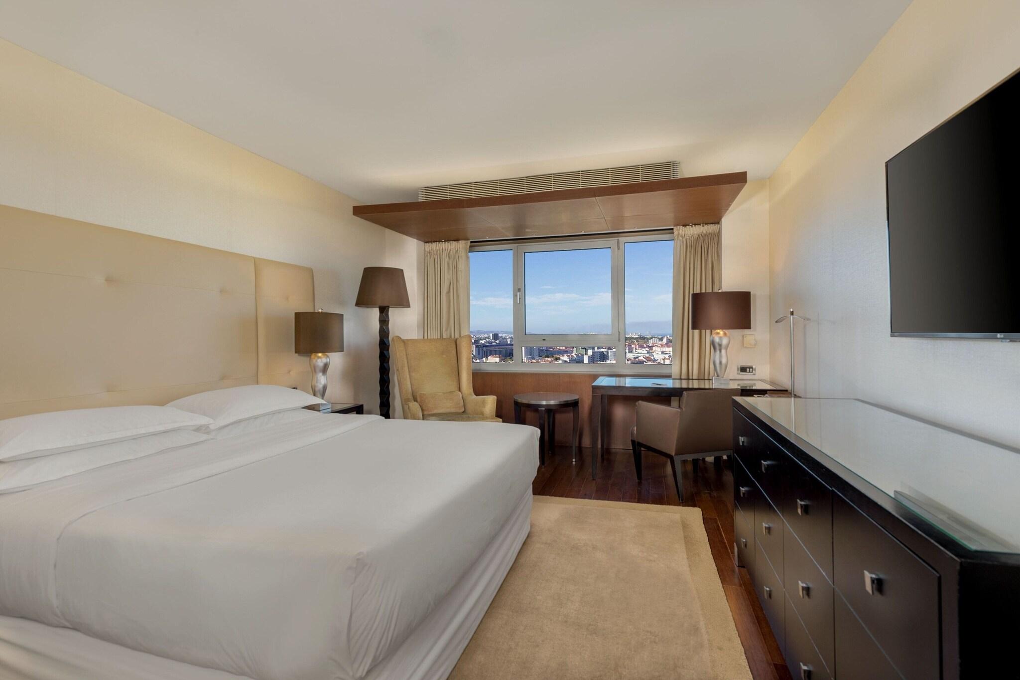 Double Club Queen Bed