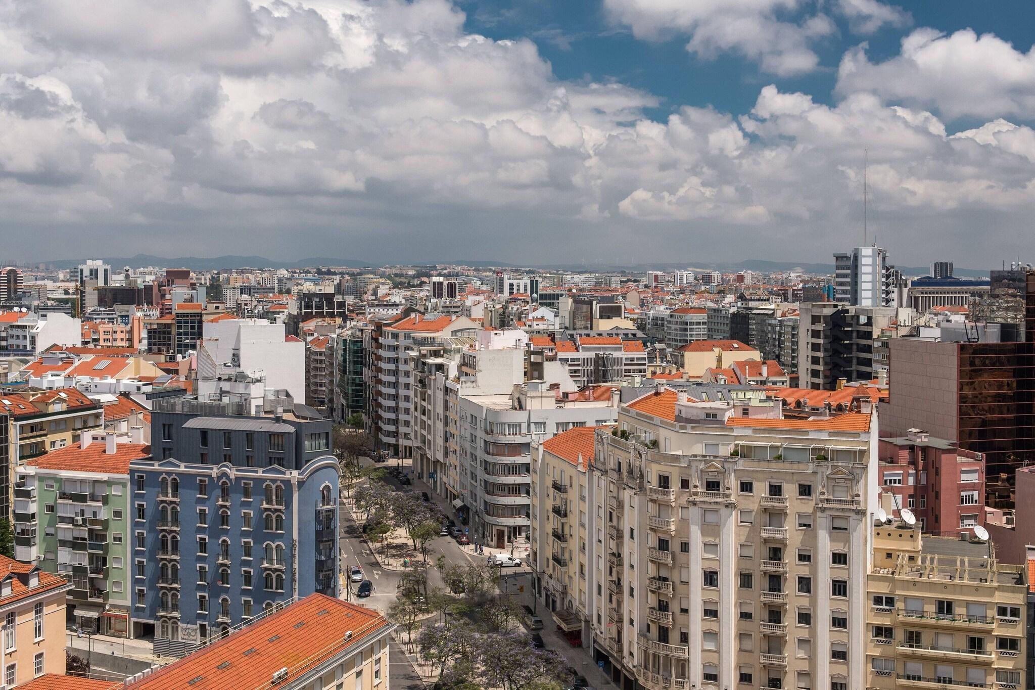 Double Club Queen Bed