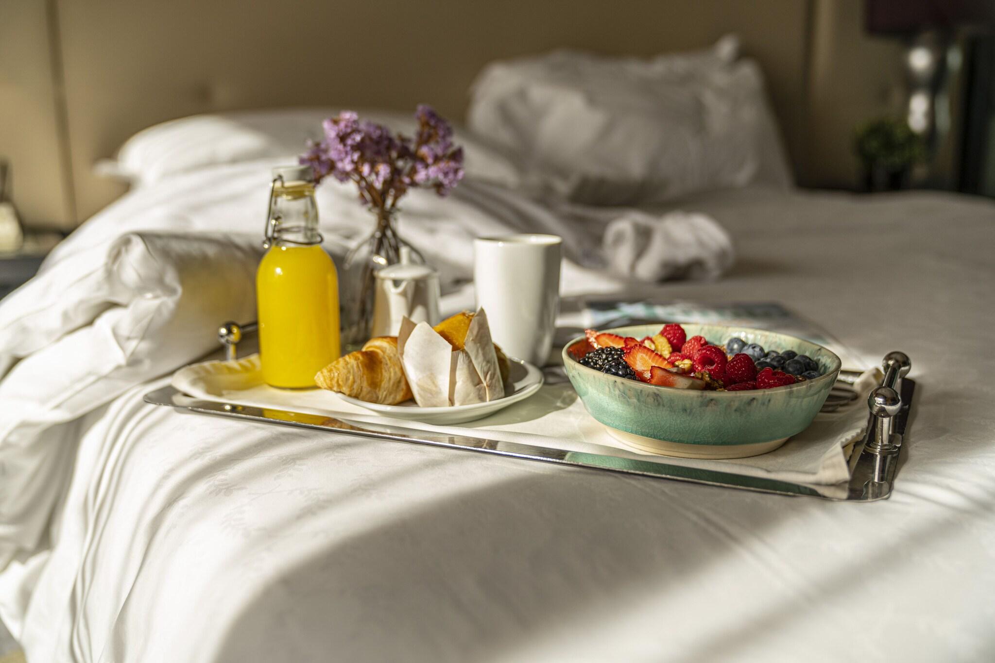 Double Club Queen Bed