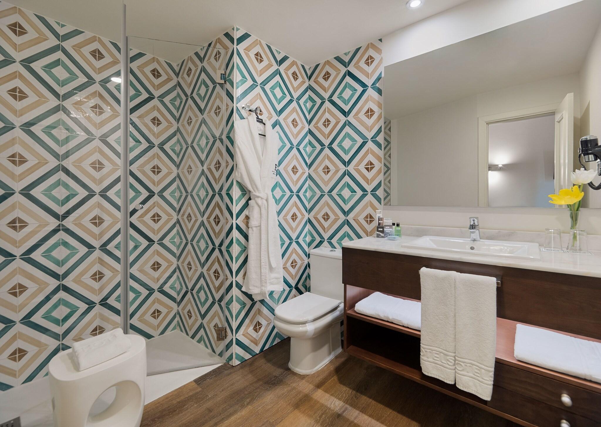 Double or Twin with Double Bed