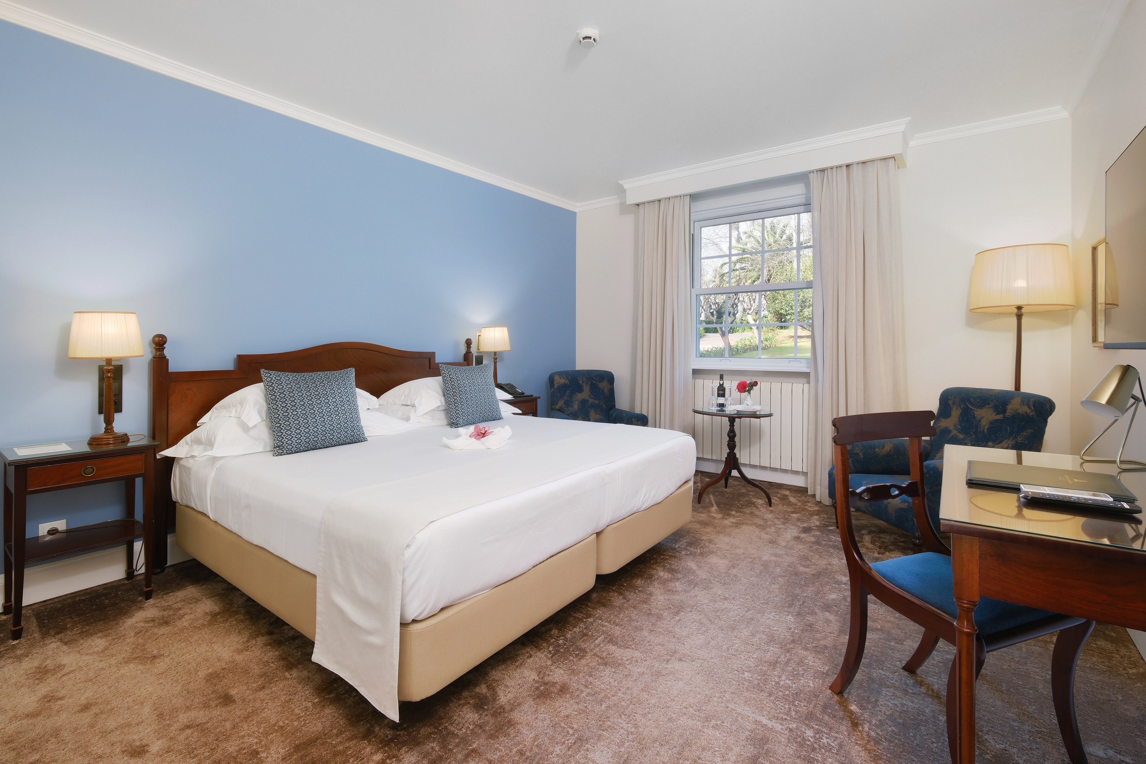 Double or Twin Standard