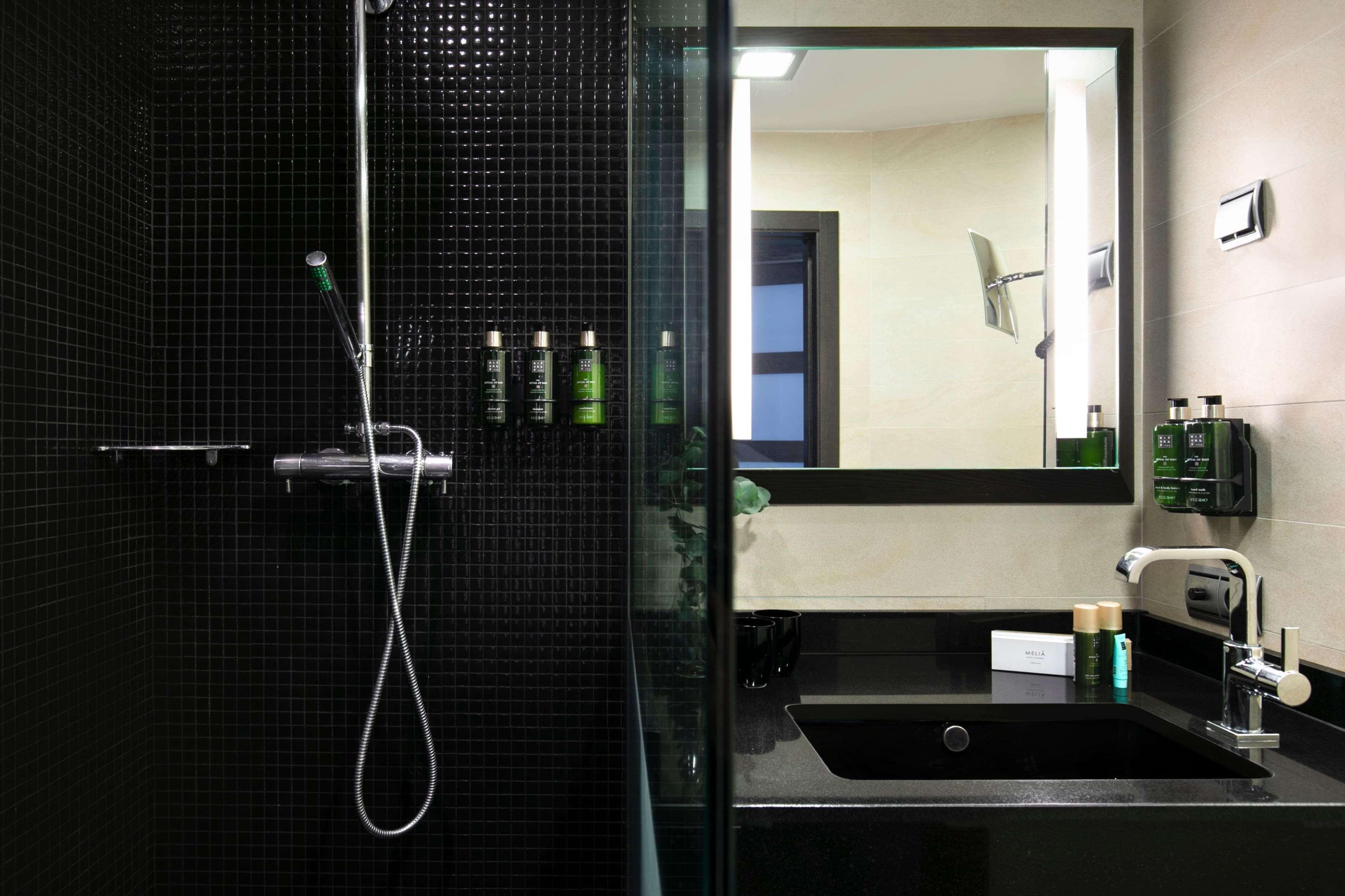 Room Connecting Room