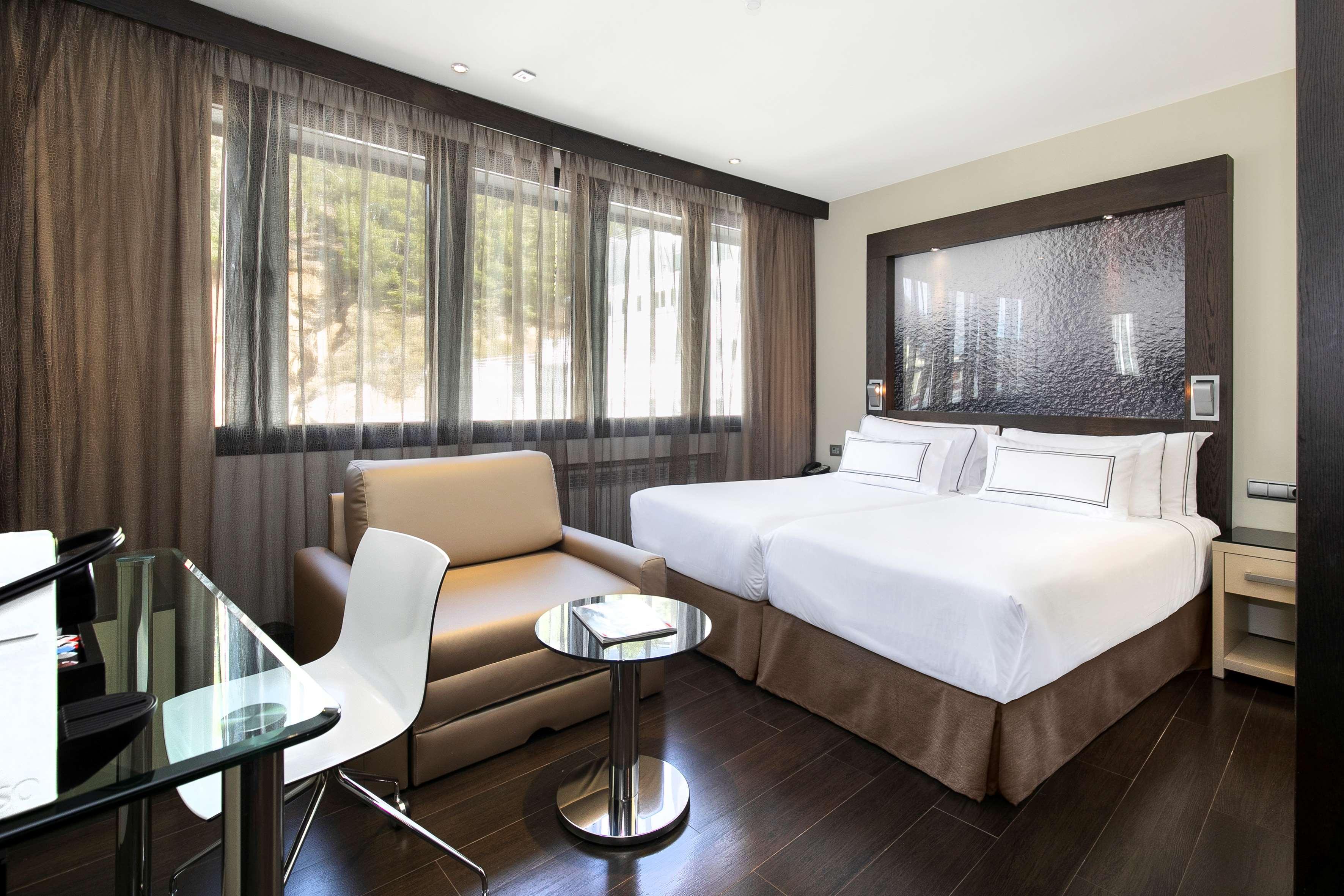 Room Connecting Room