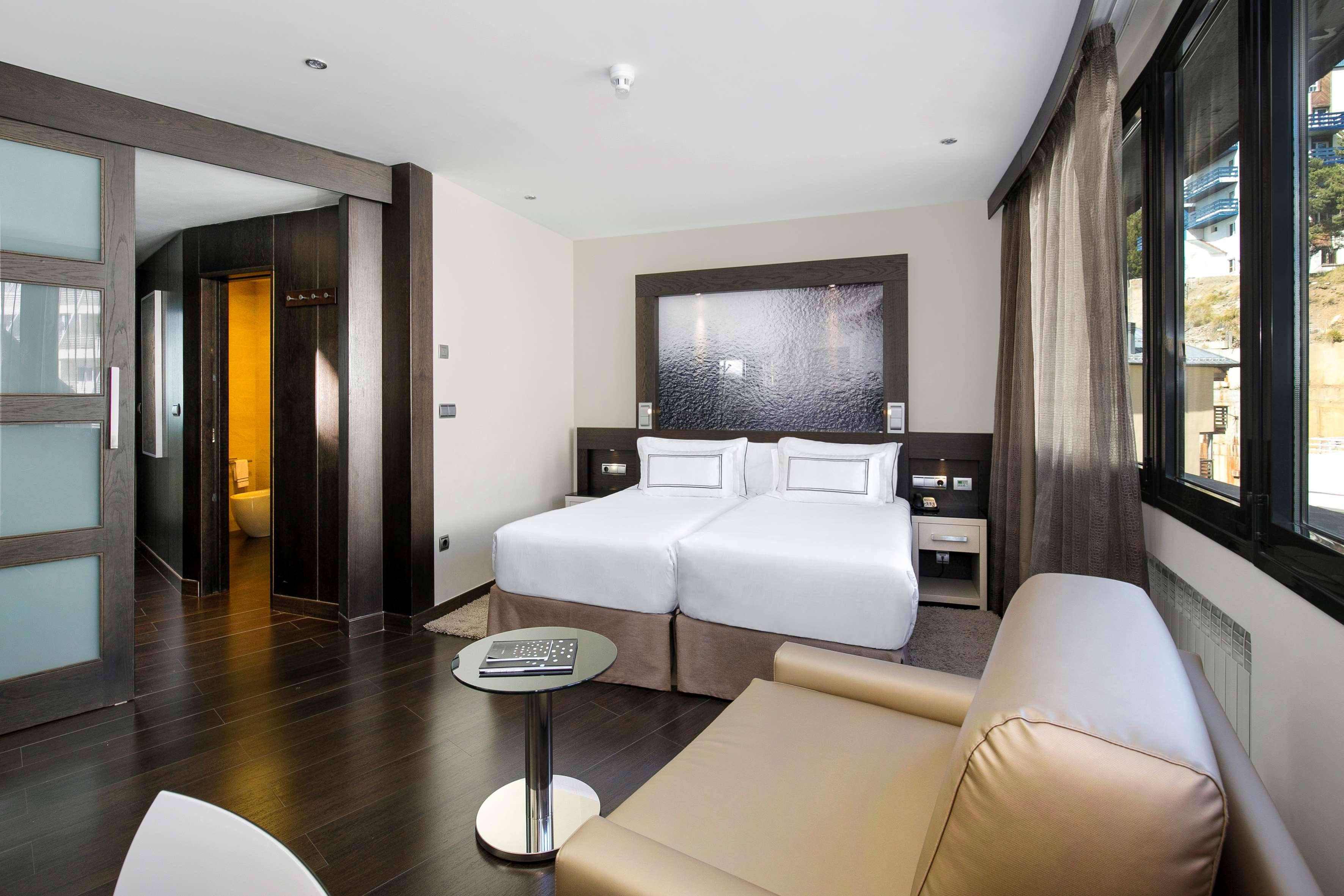 Room Connecting Room