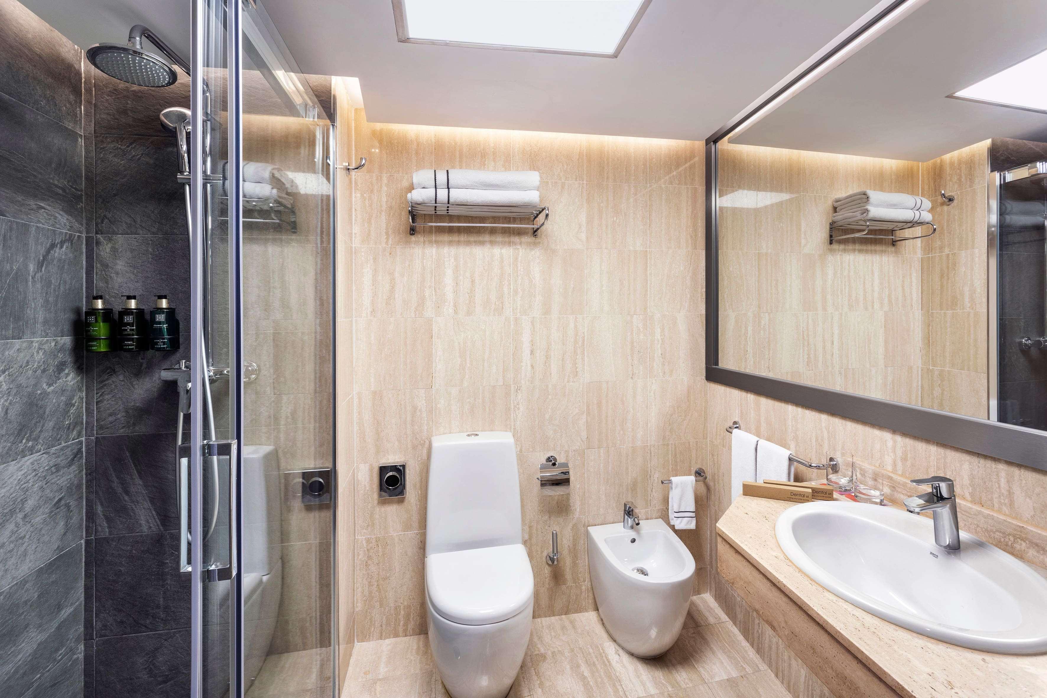 Room Connecting Room