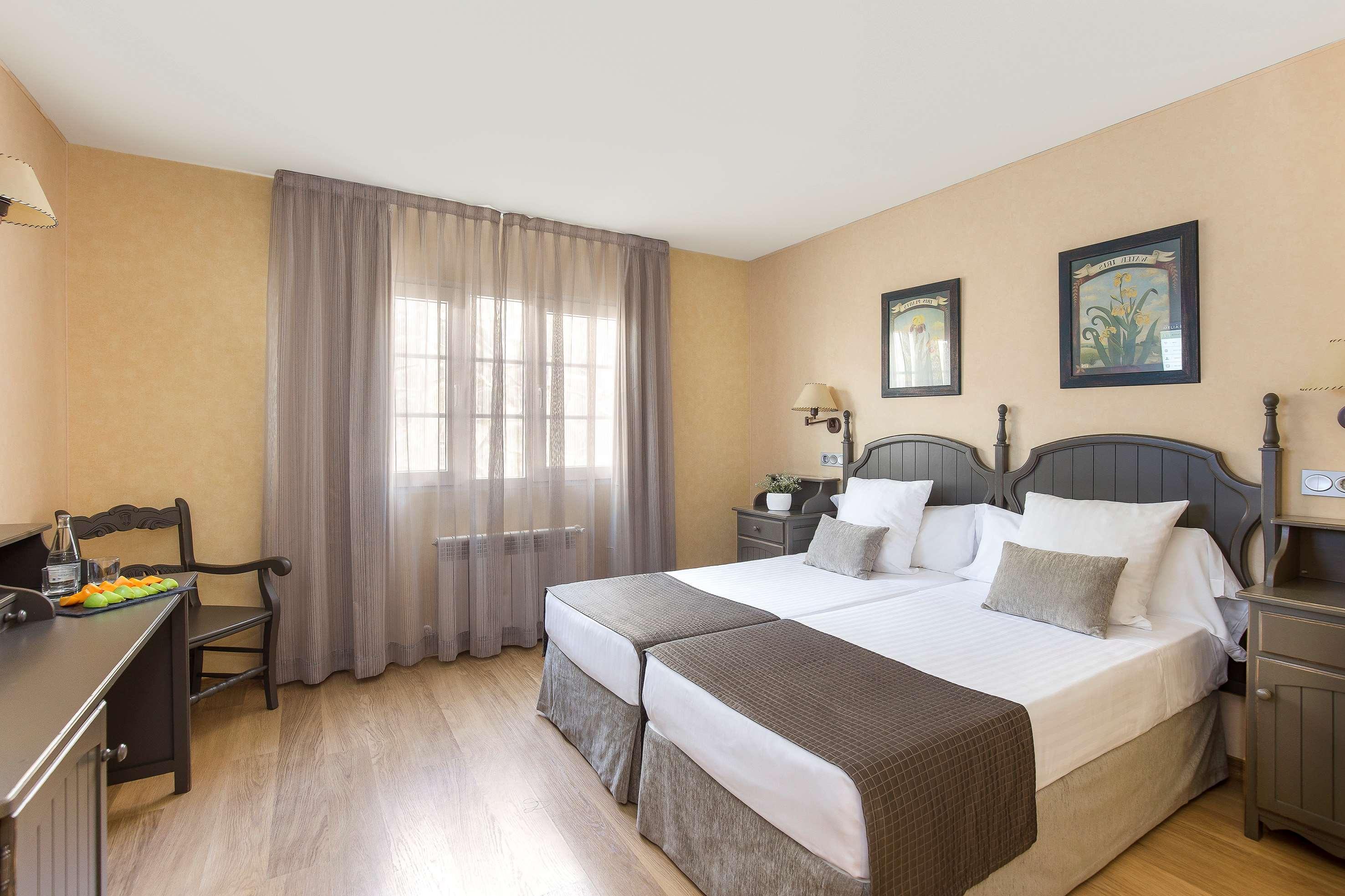 Room Connecting Room