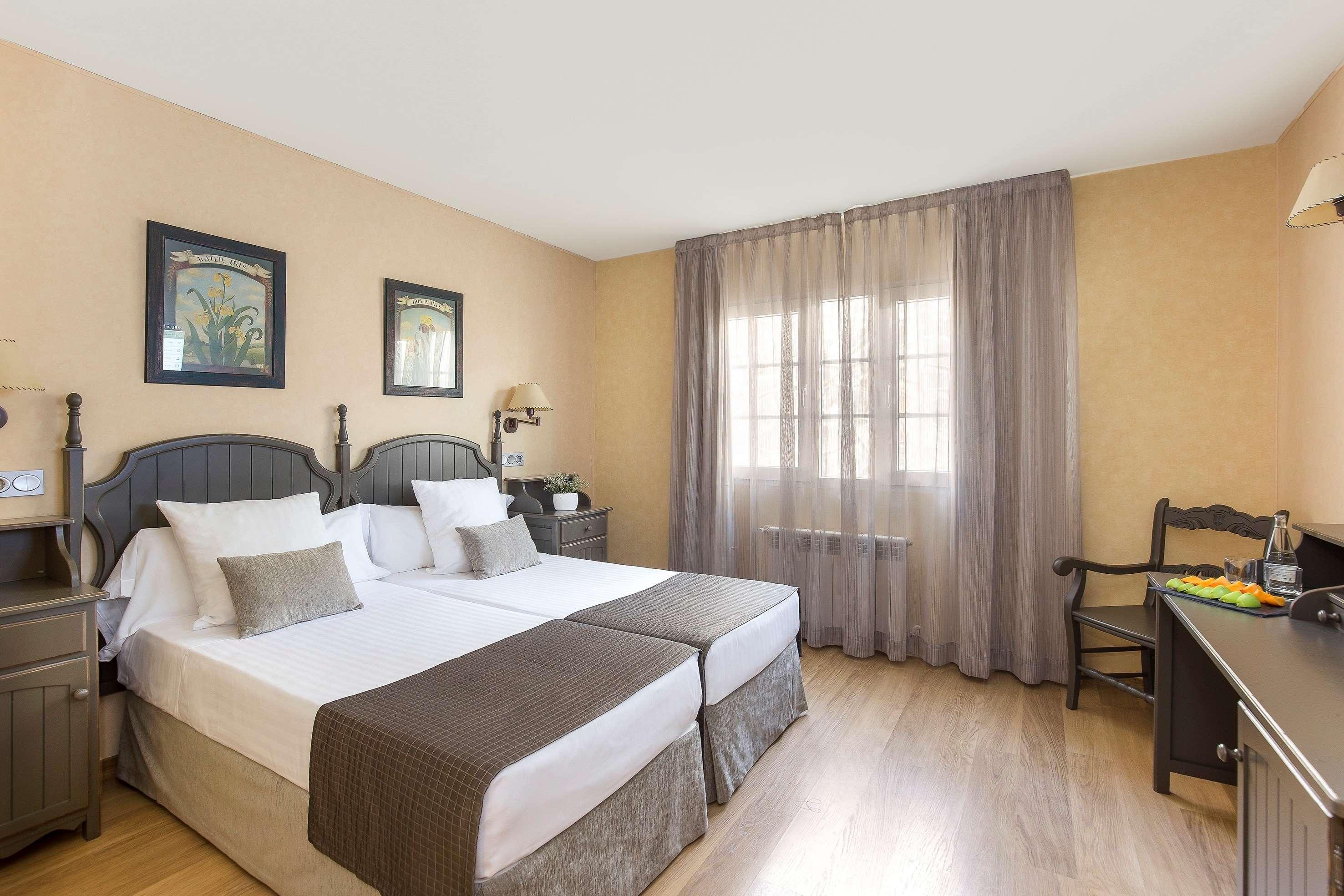 Room Connecting Room