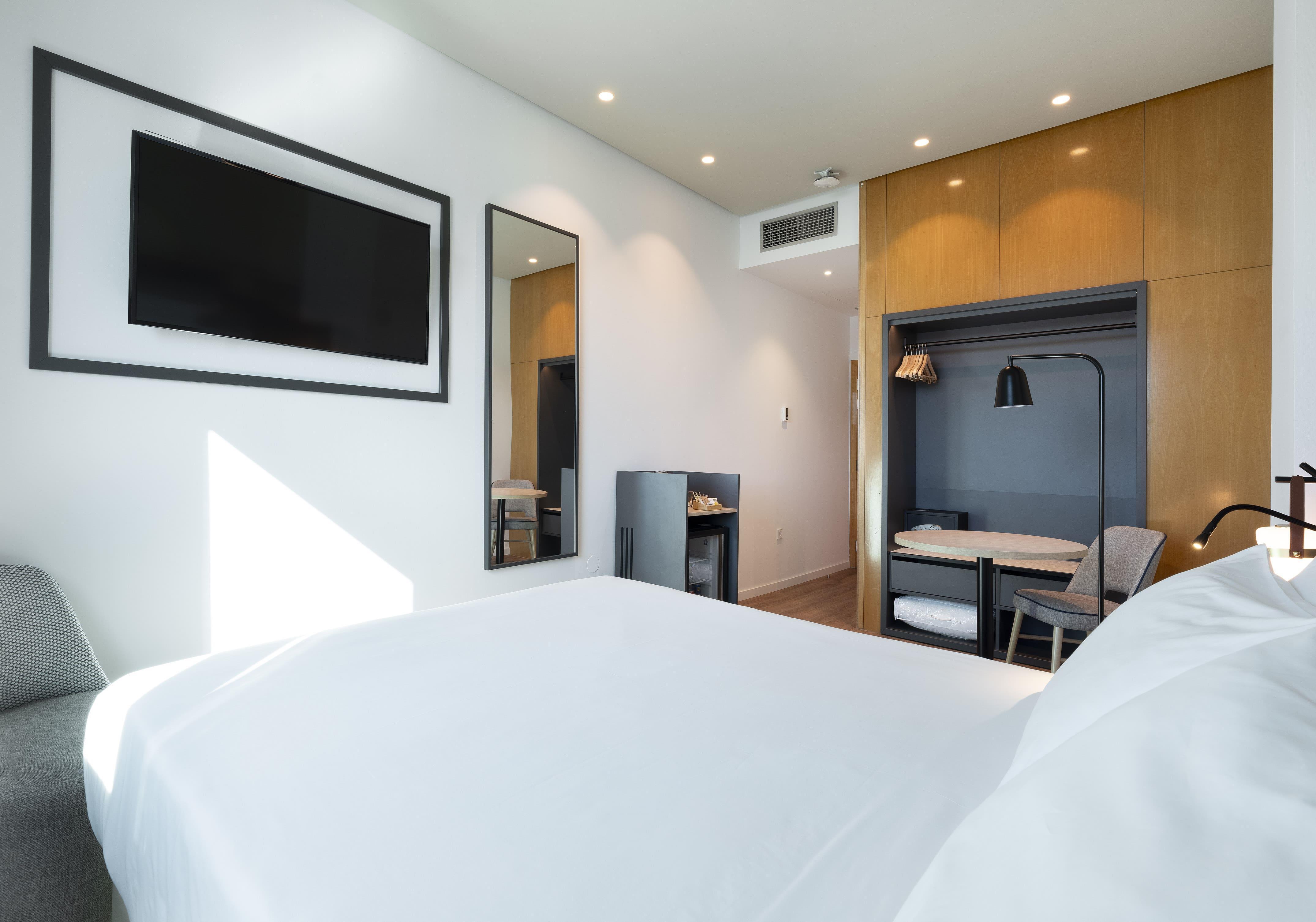 Double Queen Size Bed