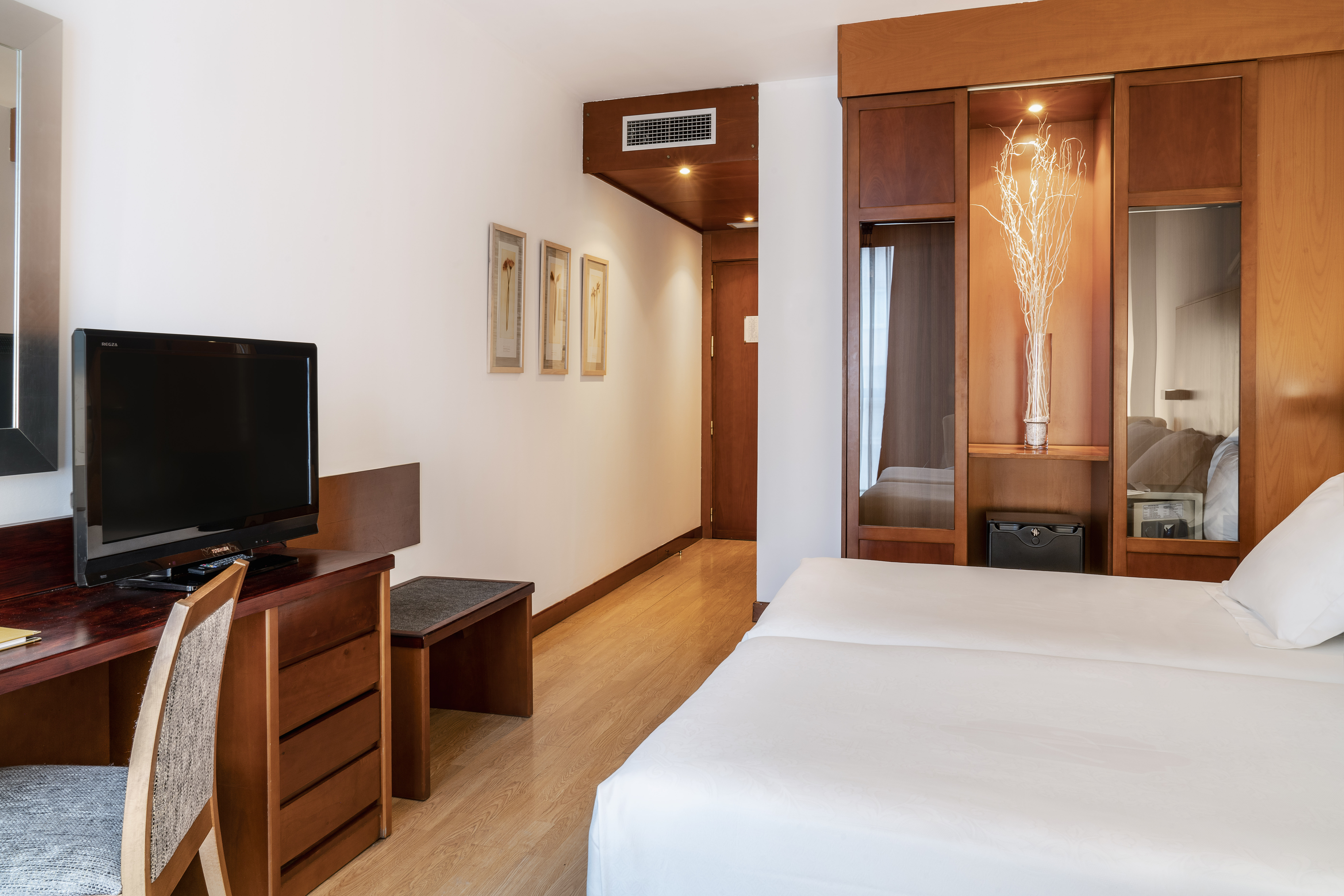 Double Connecting Room