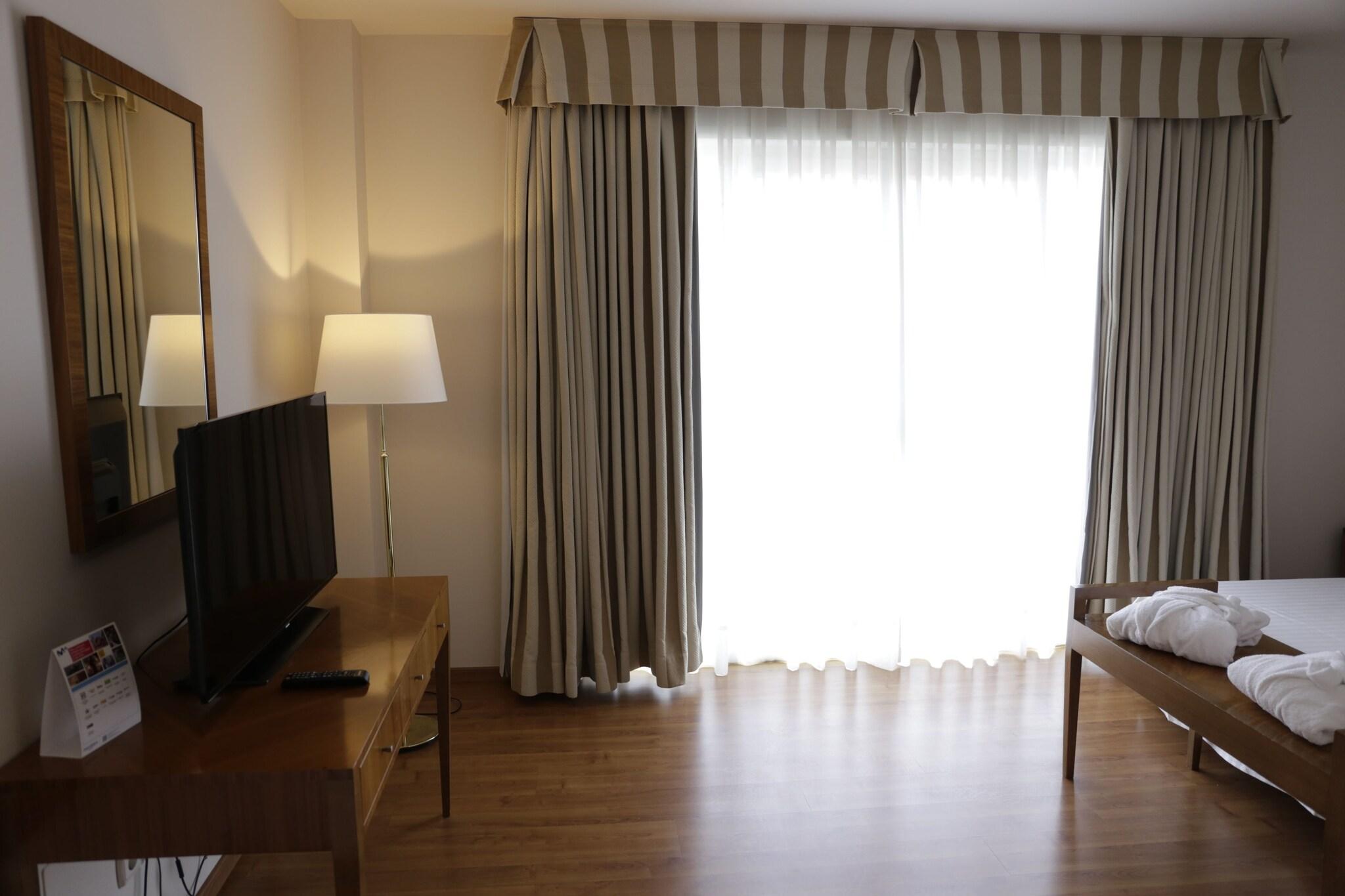 Junior Suite King Size Bed