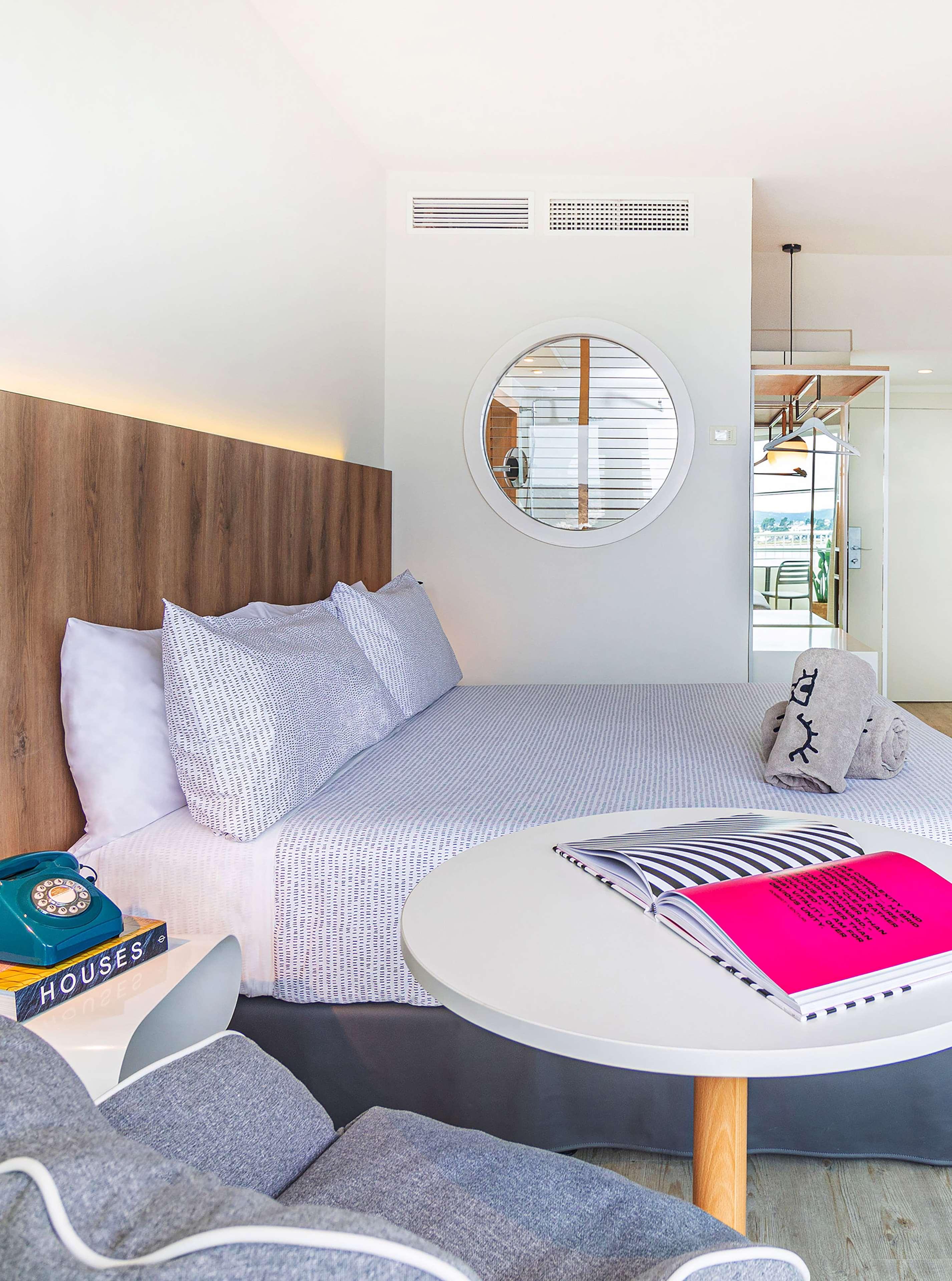 Room Connecting Room