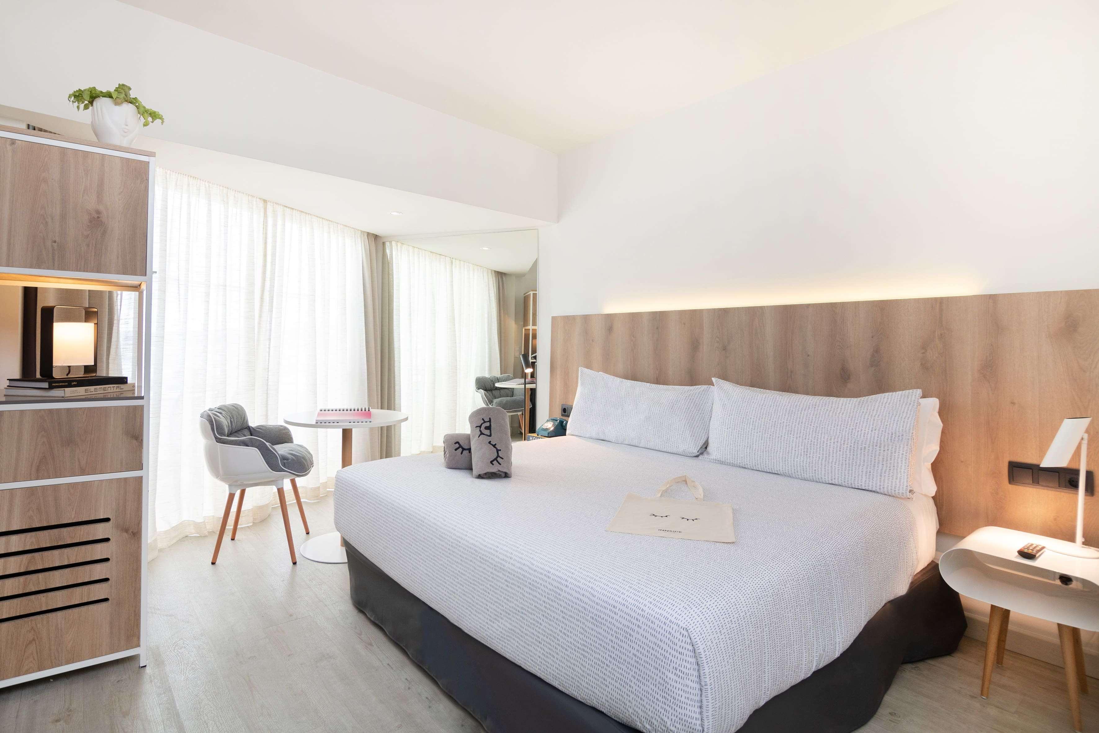 Room Connecting Room