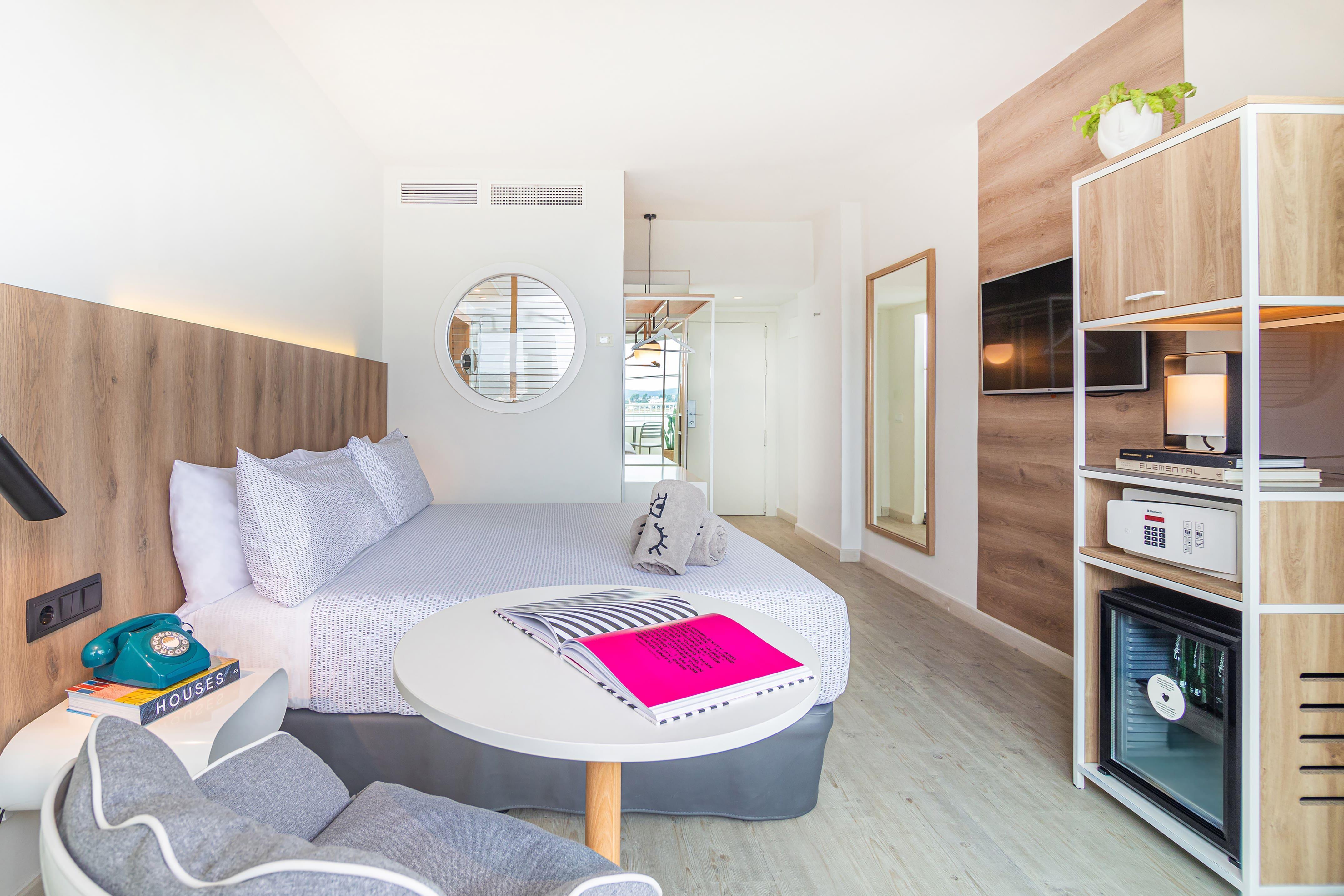 Room Connecting Room