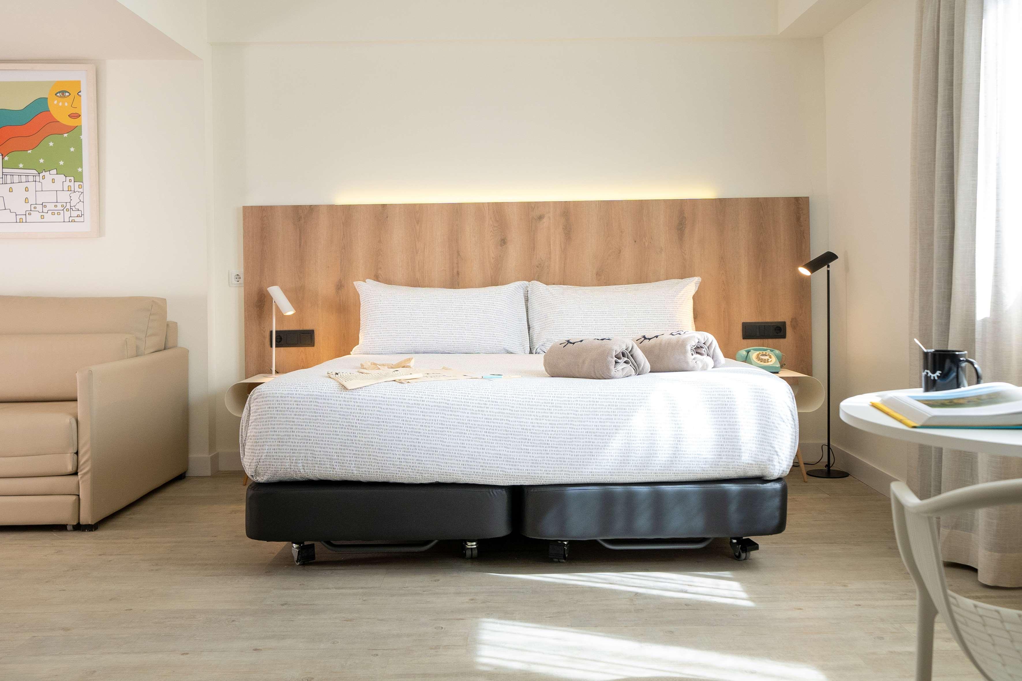 Room Connecting Room